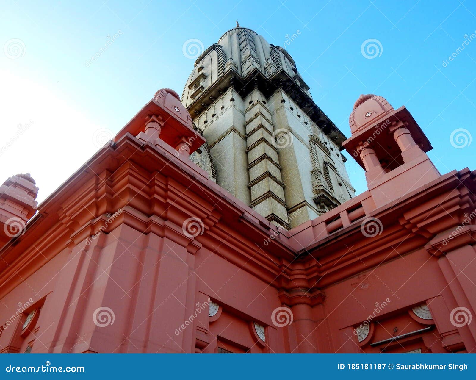 kashi vishwanath temple or kashi vishwanath mandir famous  hindu temple