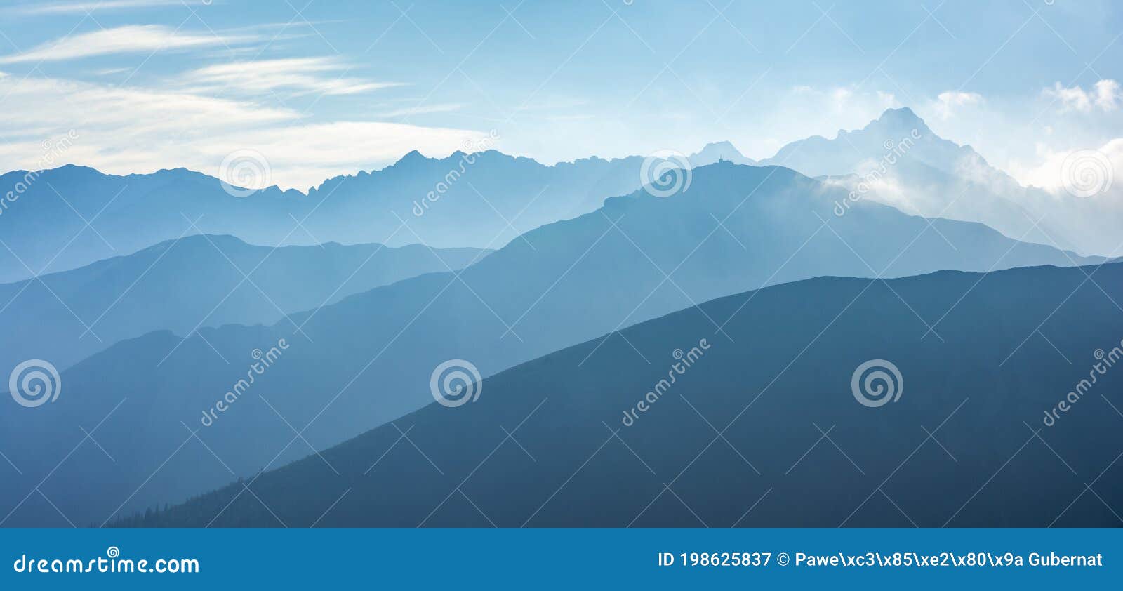kasprowy wierch kasprov vrch - the characteristic peak of the building at the top and the nearby ridges in the morning fog lit