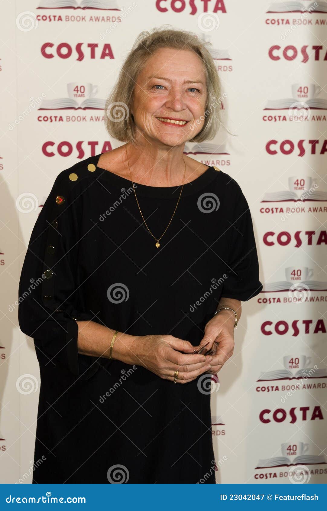 Kate Adie die voor de Toekenning van het Boek Costa van 2012 bij het Restaurant van Quagliano in Londen op 24 Januari 2012 Pics door Simon Burchell/Featureflash aankomt