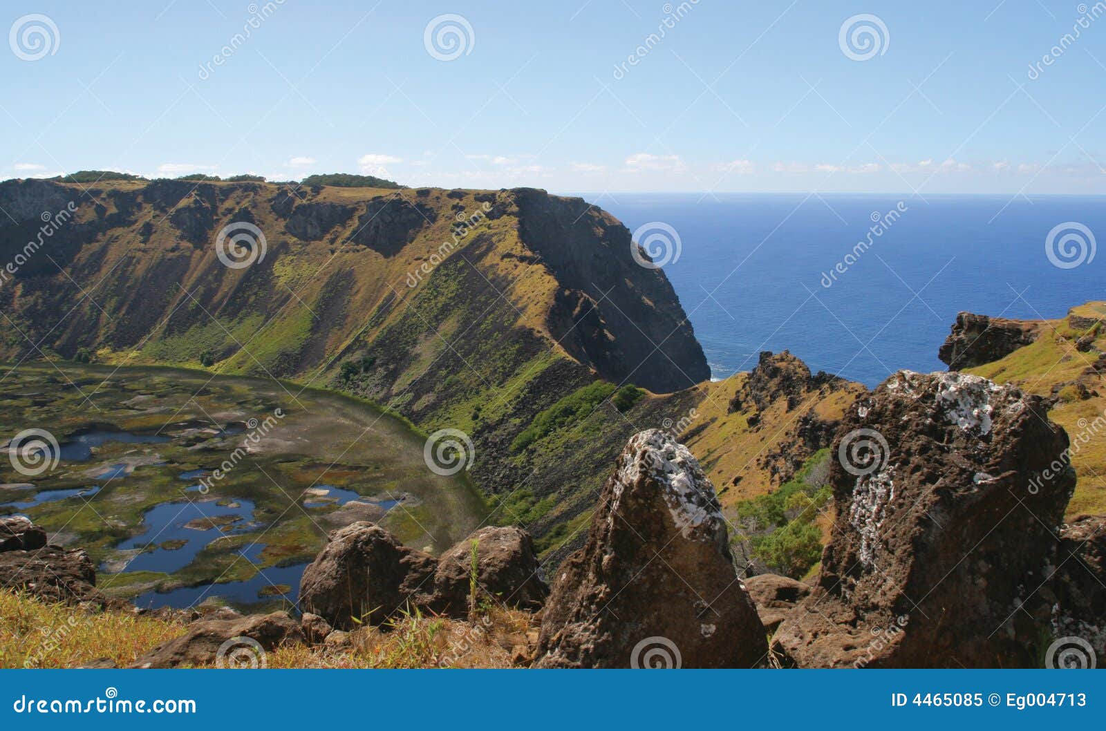 Kau de Rano del volcán, isla de pascua. Los Kau de Rano del volcán son uno de los lugares más coloridos en la isla de pascua entera