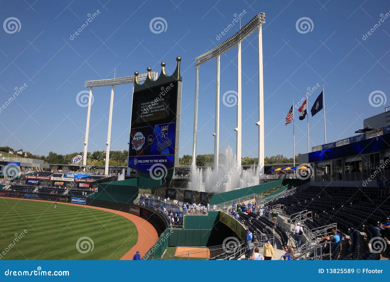 Kauffman Stadium Scoreboard - Kansas City Royals Editorial Stock Image -  Image of fountains, green: 13825589