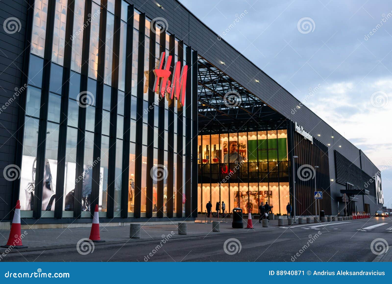 H&M store in Kaunas editorial photo. Image of mauritz