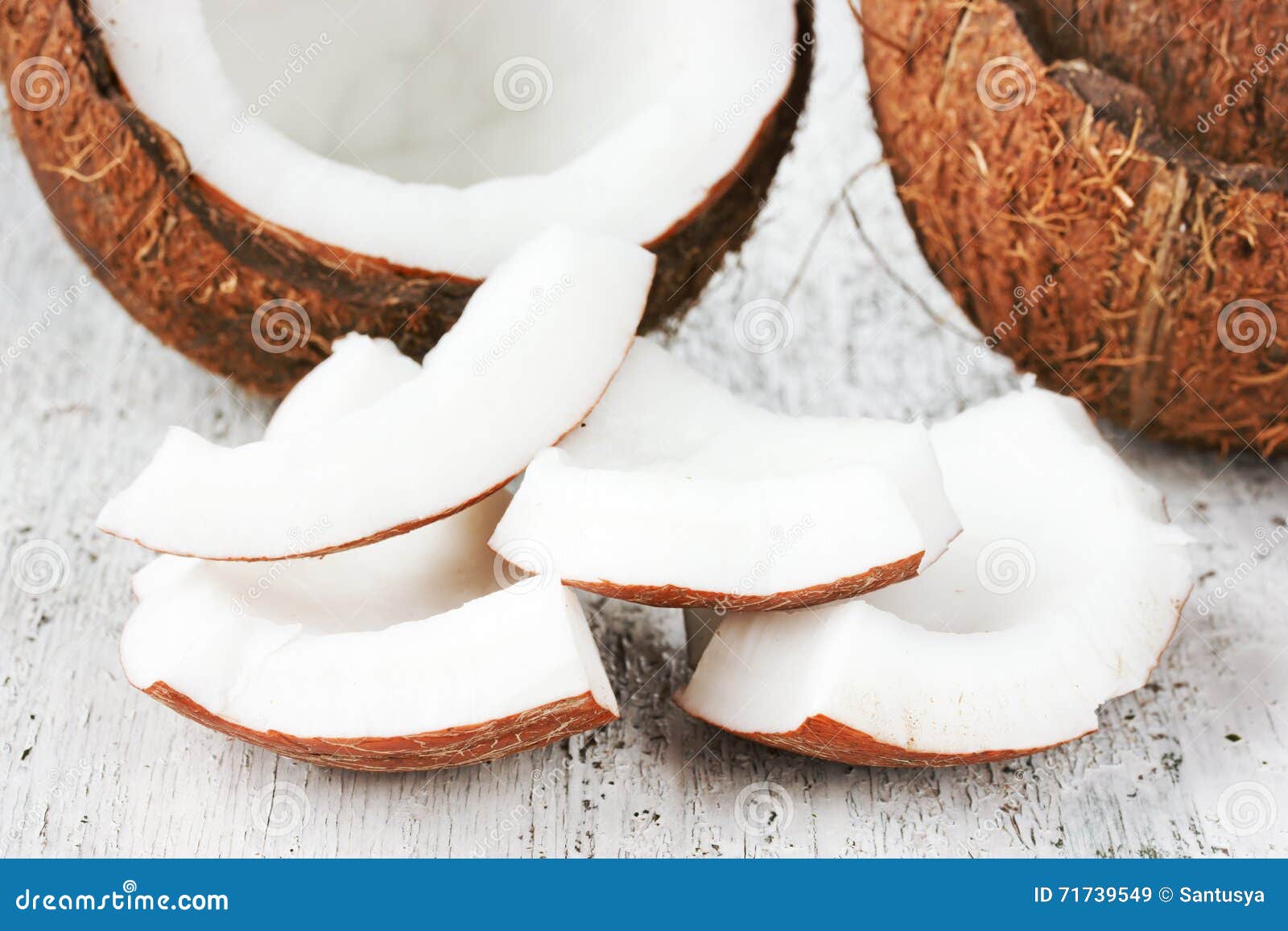 pištolj Korelacijska udobno  Kawałki kokosowa kopra obraz stock. Obraz złożonej z kosmetyk - 71739549