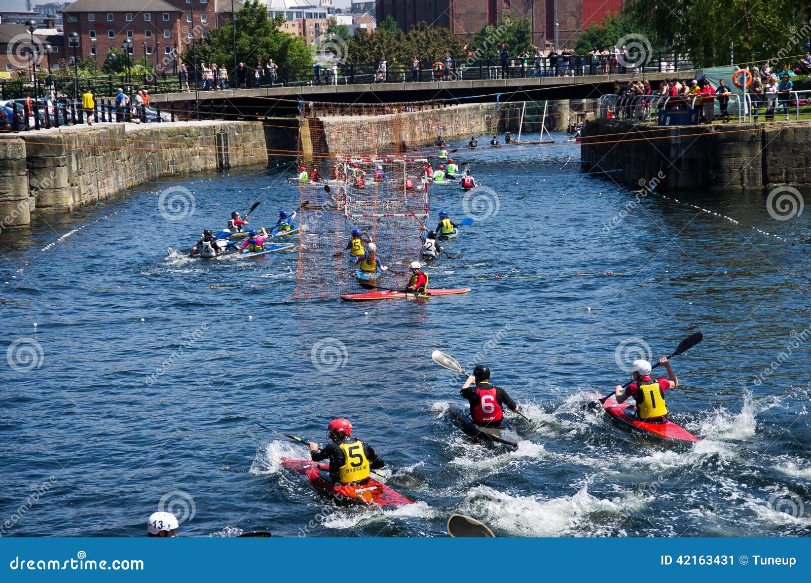 Kayak polo editorial photo. Image of canoe, sport, oars 42163431