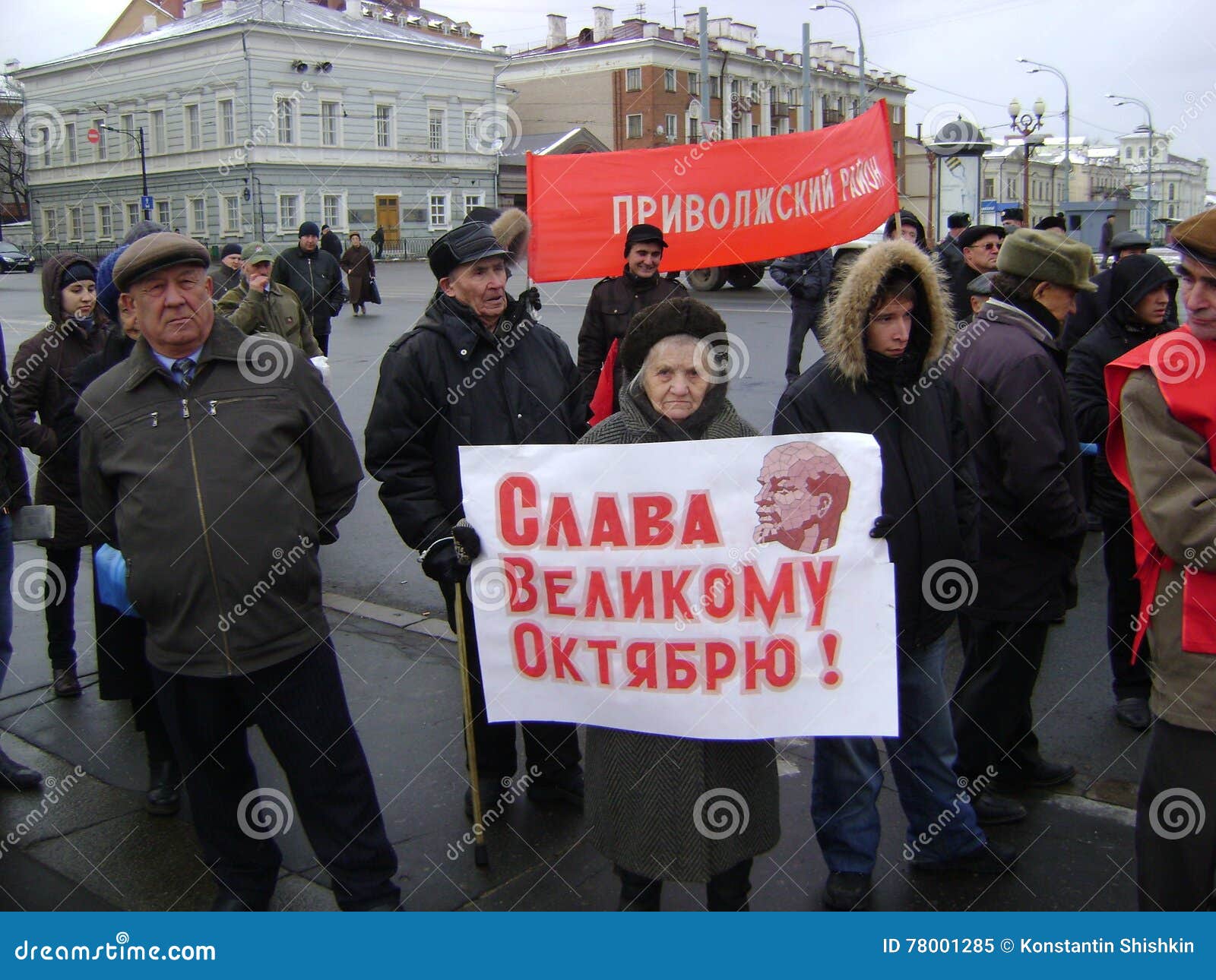 Митинг on off. Демонстрация с плакатами. Митинг красивых девушек с плакатами. 7 Ноября 2009.