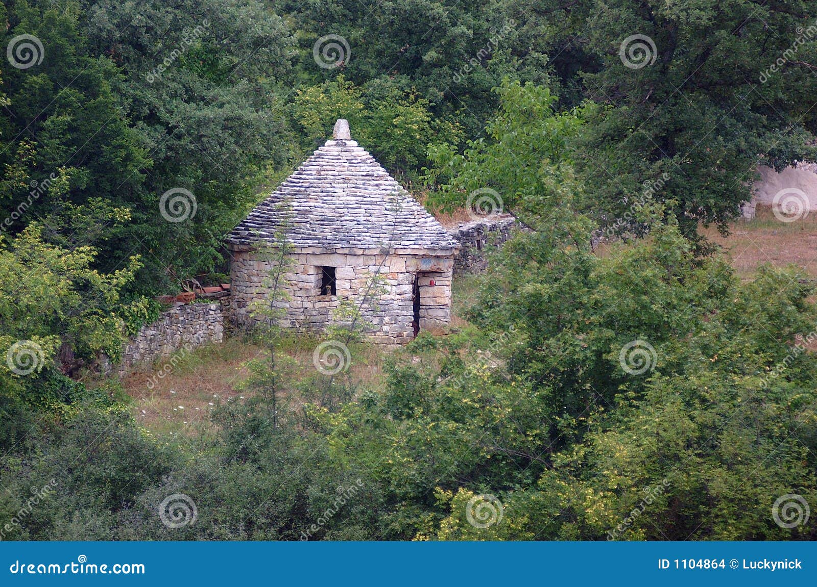 Kazun - Petite Maison En Pierre Photo stock - Image du ...