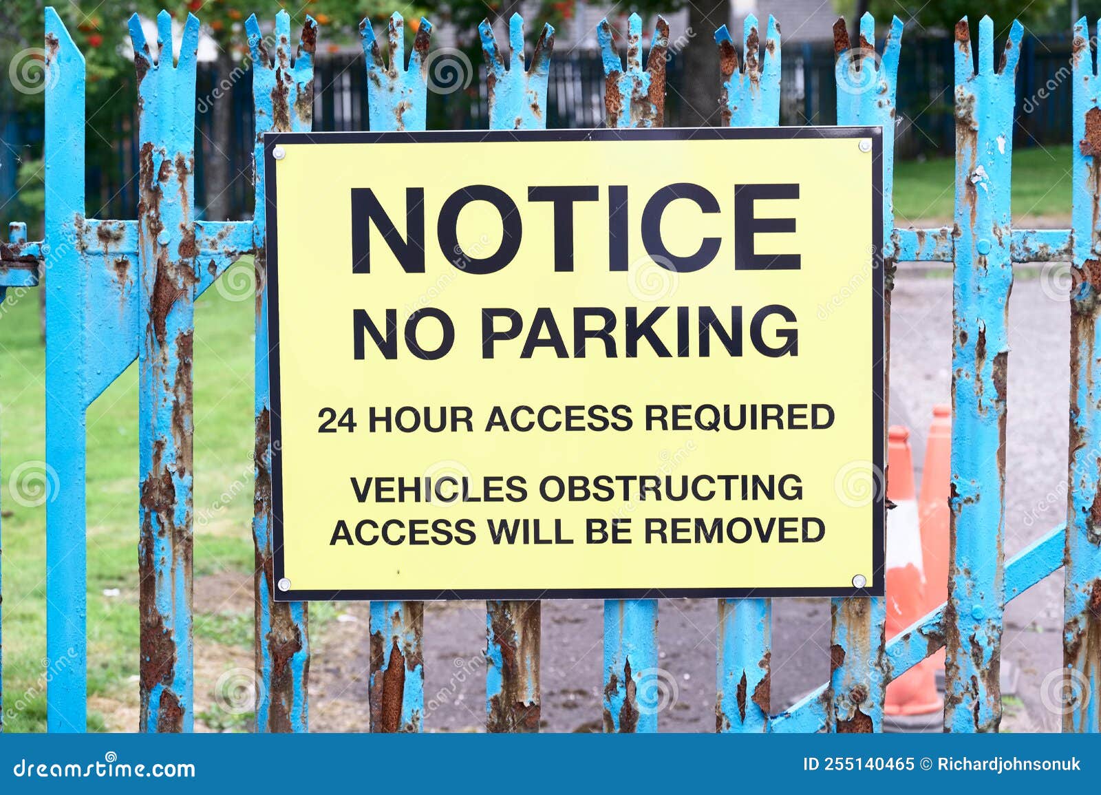 Keep Clear No Parking Sign At Building Site Entrance Stock Image traffic-sign-no-parking-sign-10905677-vector-art-at-vecteezy