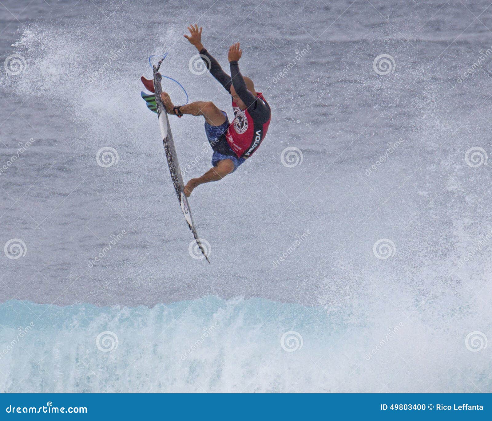 Kelly Slater 360 imagen editorial. Imagen de surfista - 49803400, image size:1600x1370