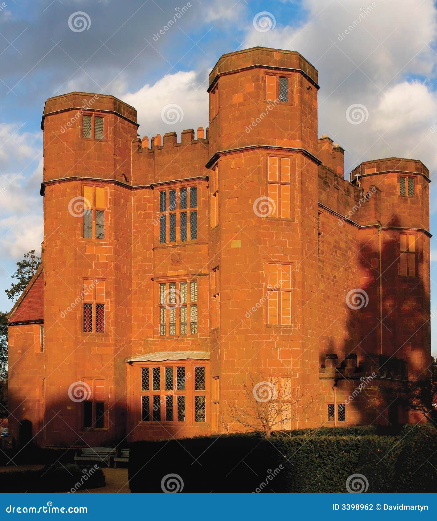Kenilworth Castle Stock Photo 83987364