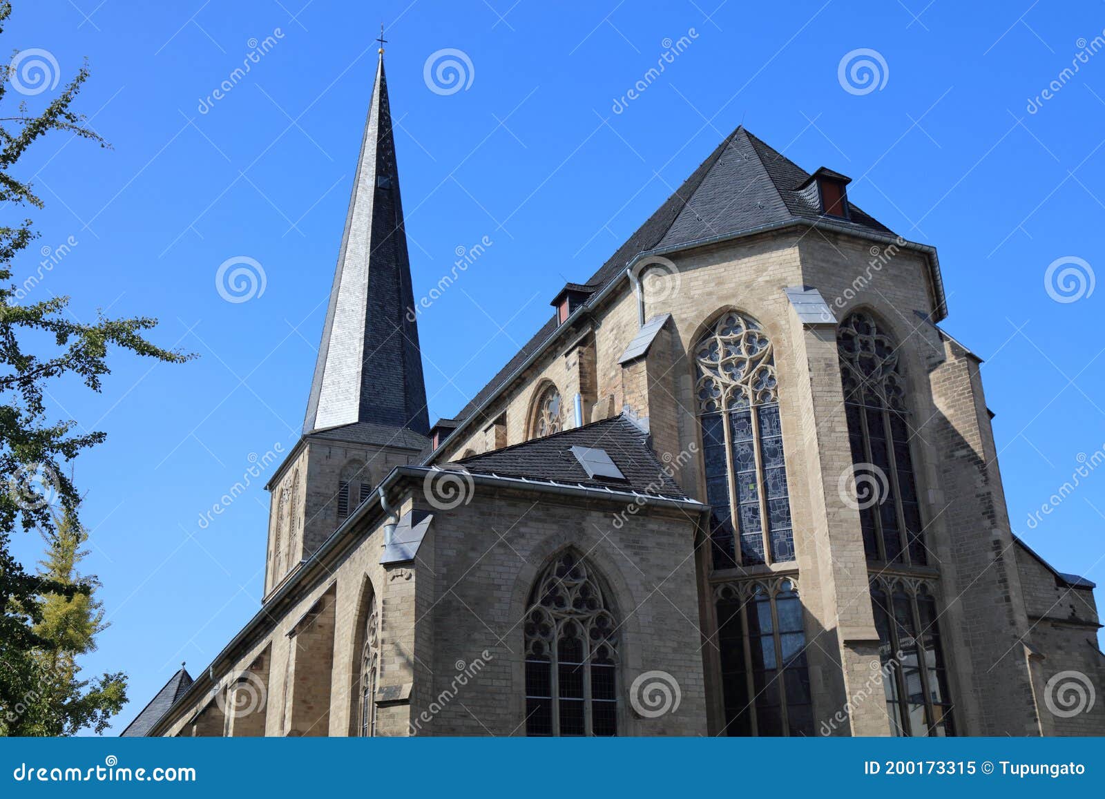 Wie monteren Nauwgezet Kerk in Monchengladbach, Duitsland Stock Afbeelding - Image of reis,  waarneming: 200173315