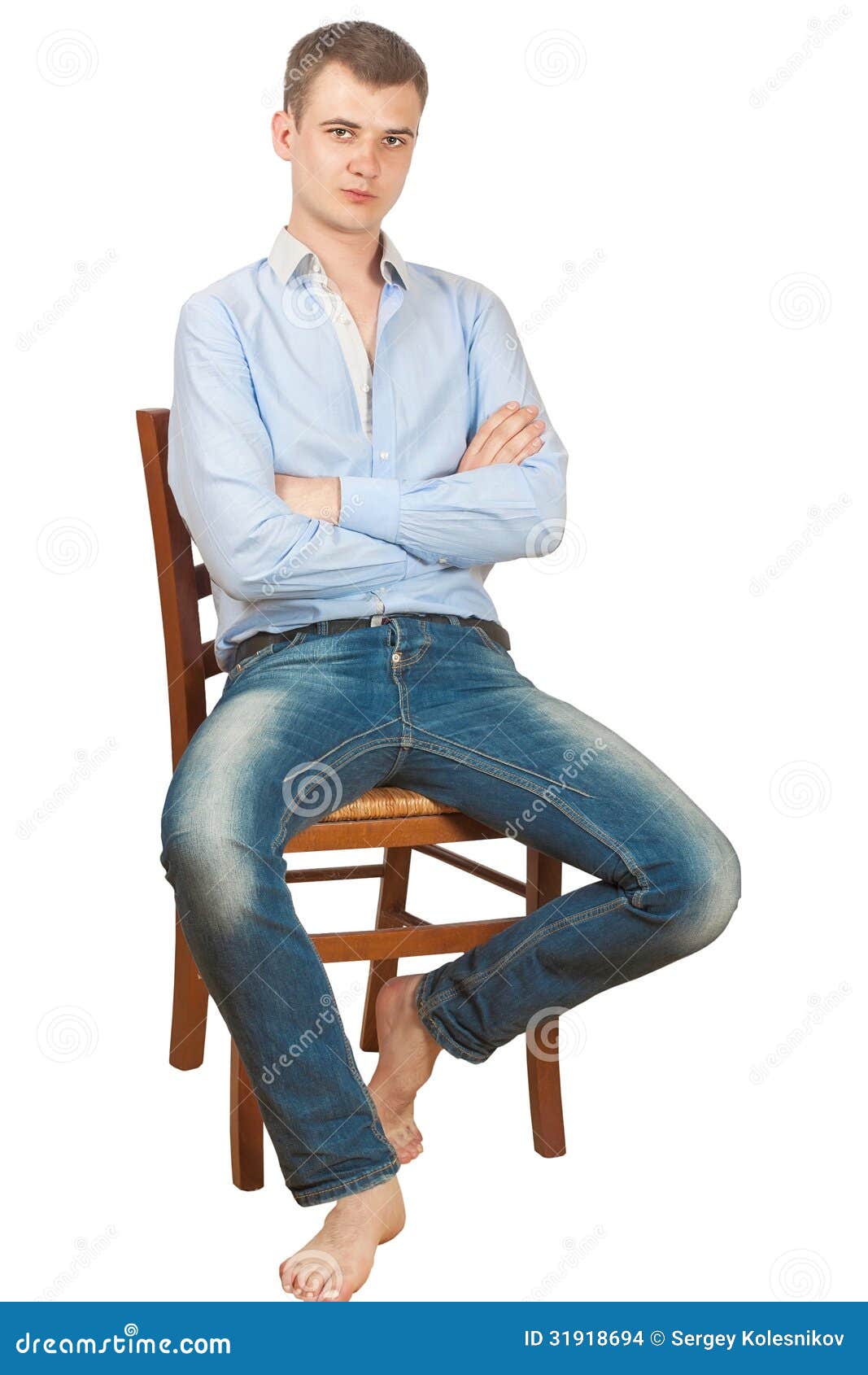 Kerl, Der Auf Einem Stuhl Sitzt Stockfoto Bild von attraktiv, getrennt 31918694