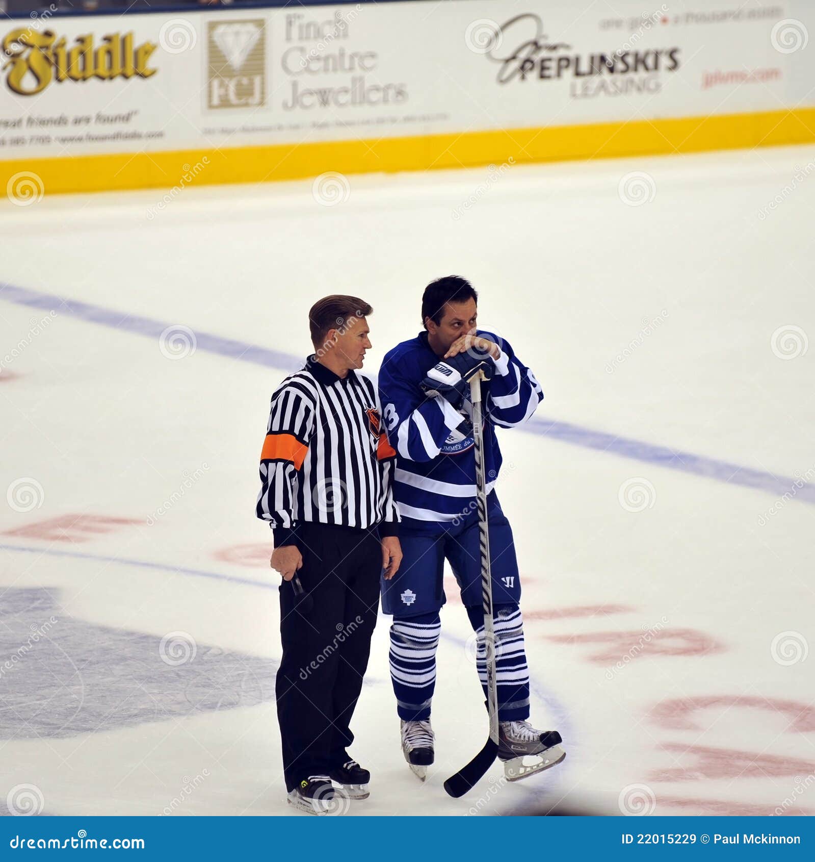 Kerry Fraser Met Doug Gilmour Redactionele Stock Afbeelding Image of