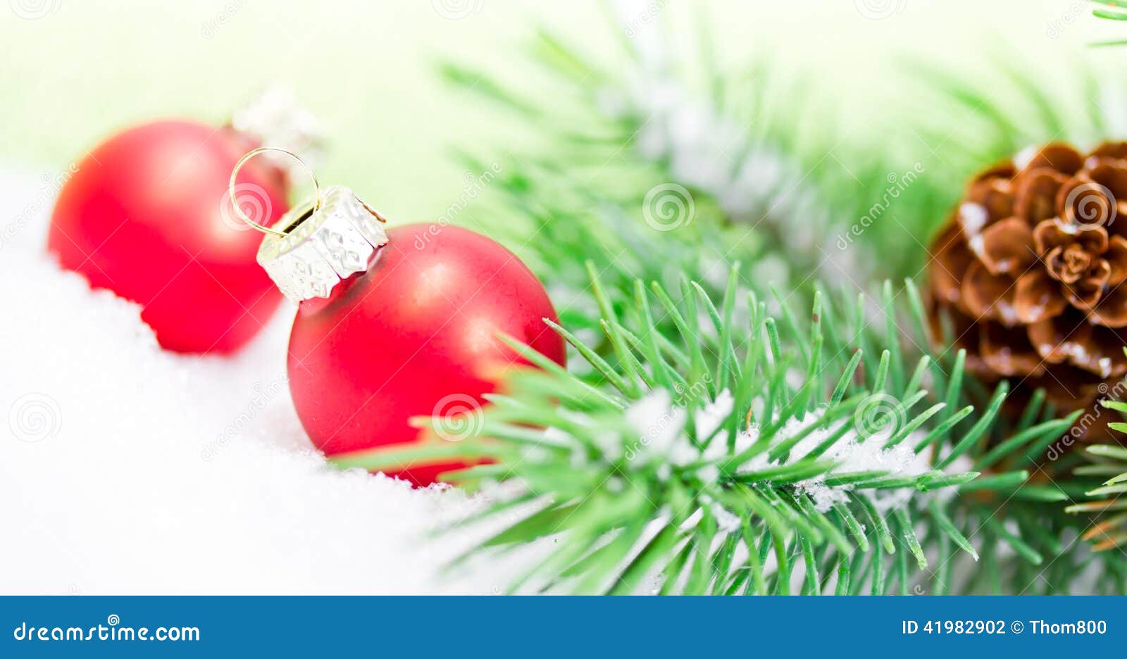 Kerstmisdecoratie Met Rode Ballen Stock Foto - Image of seizoengebonden ...