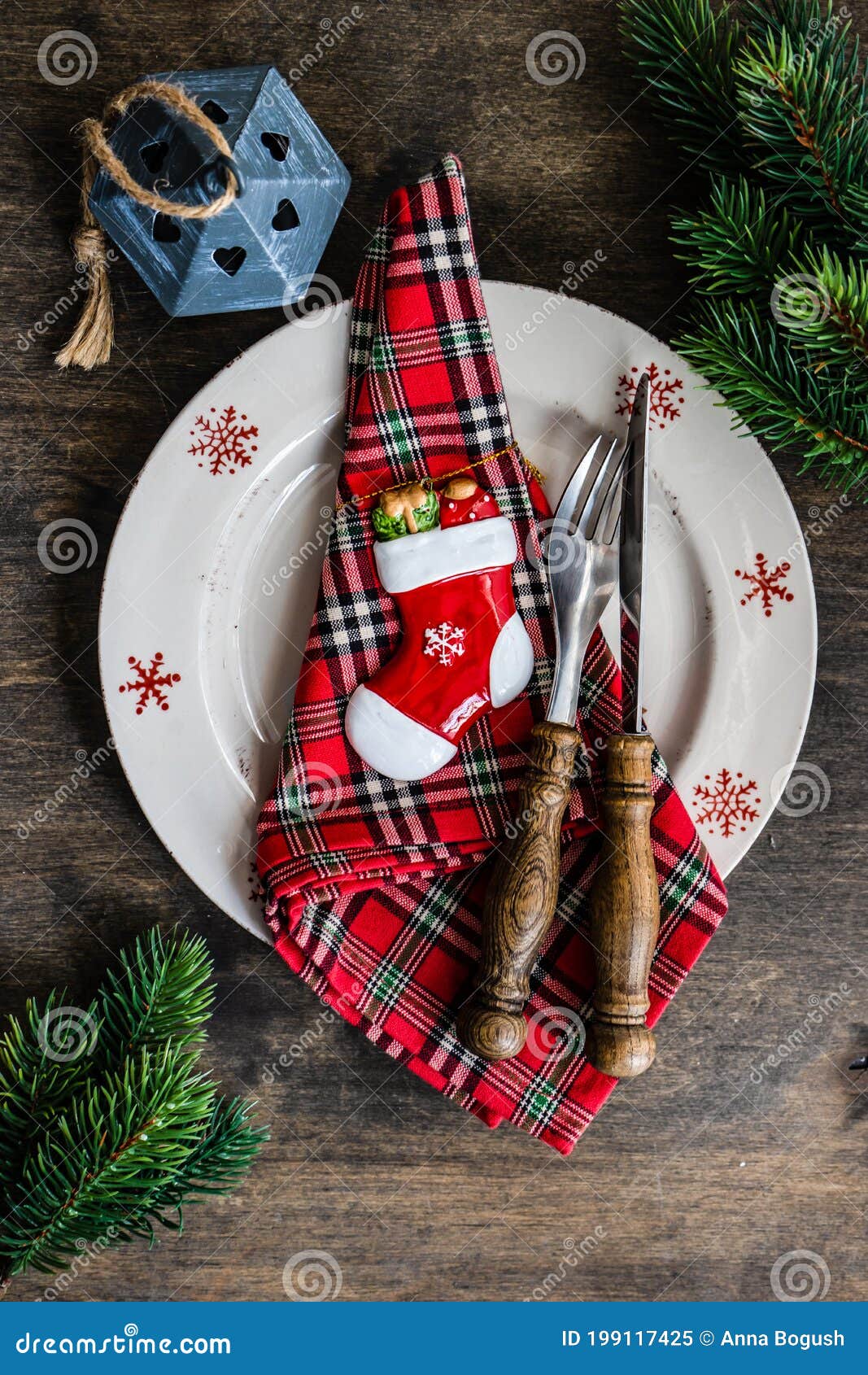 Kersttafel stock afbeelding. Image of leeg, lint, eten - 199117425