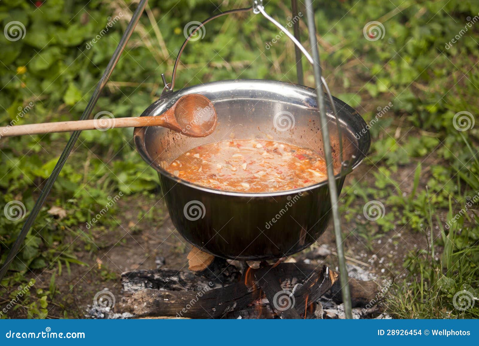 Kettle over campfire stock photo. Image of cooking, camp 28926454