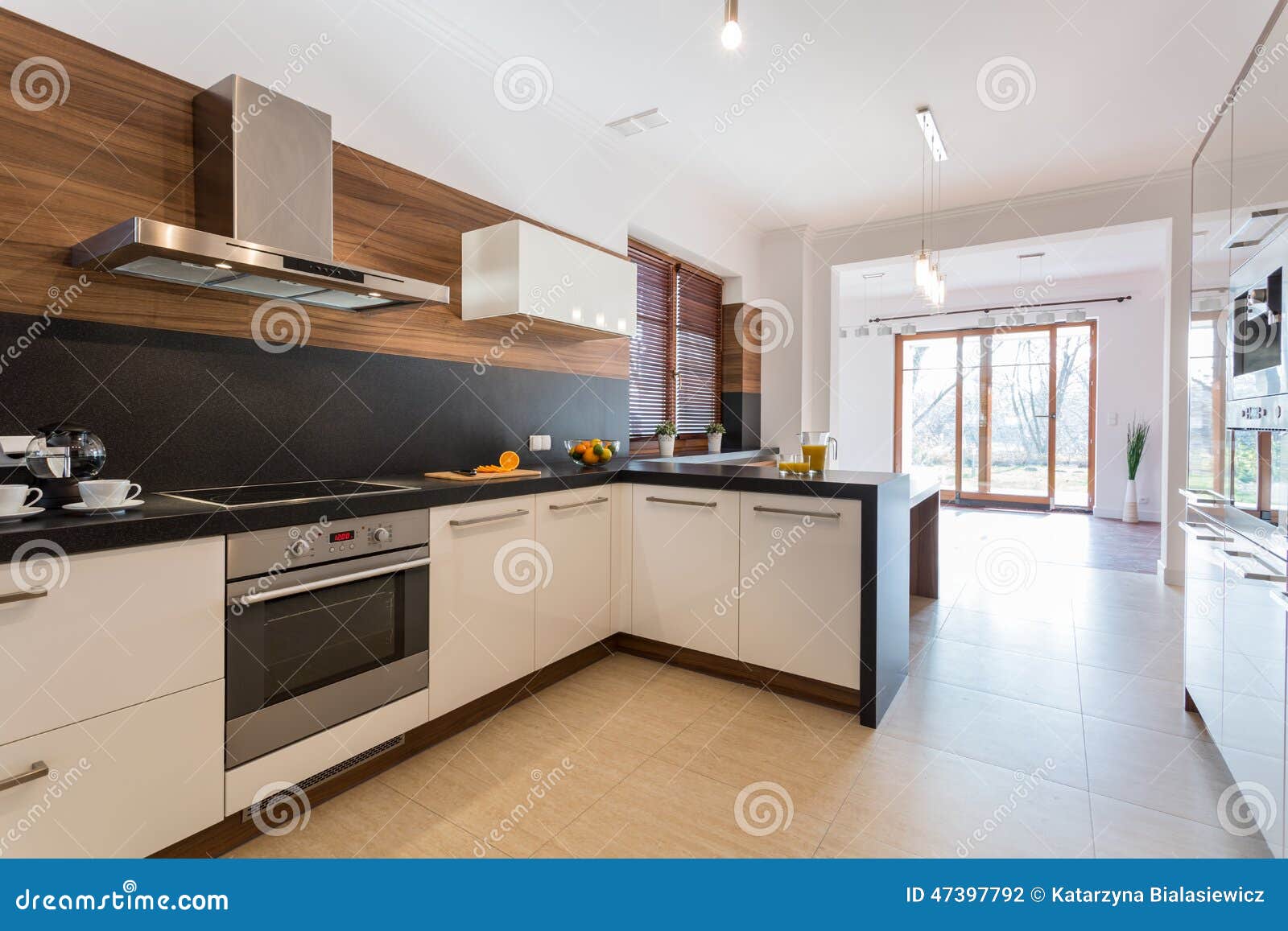 Moderne open keuken en eetkamer royalty vrije stock foto's ...