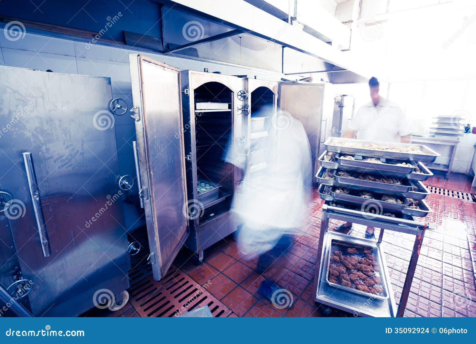 Keuken van een chinees restaurant stock afbeeldingen afbeelding ... Woonkamer blauw rood