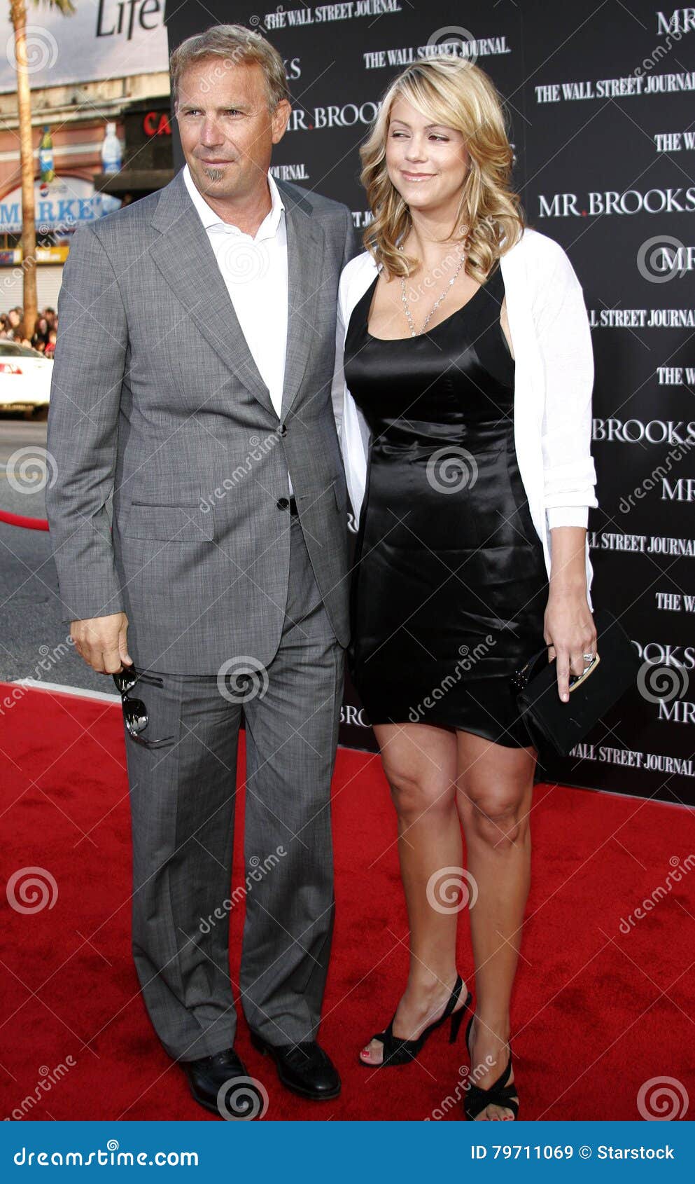 Kevin Costner Och Christine Baumgartner Redaktionell Fotografering For Bildbyraer Bild Av Harlig Berom 79711069