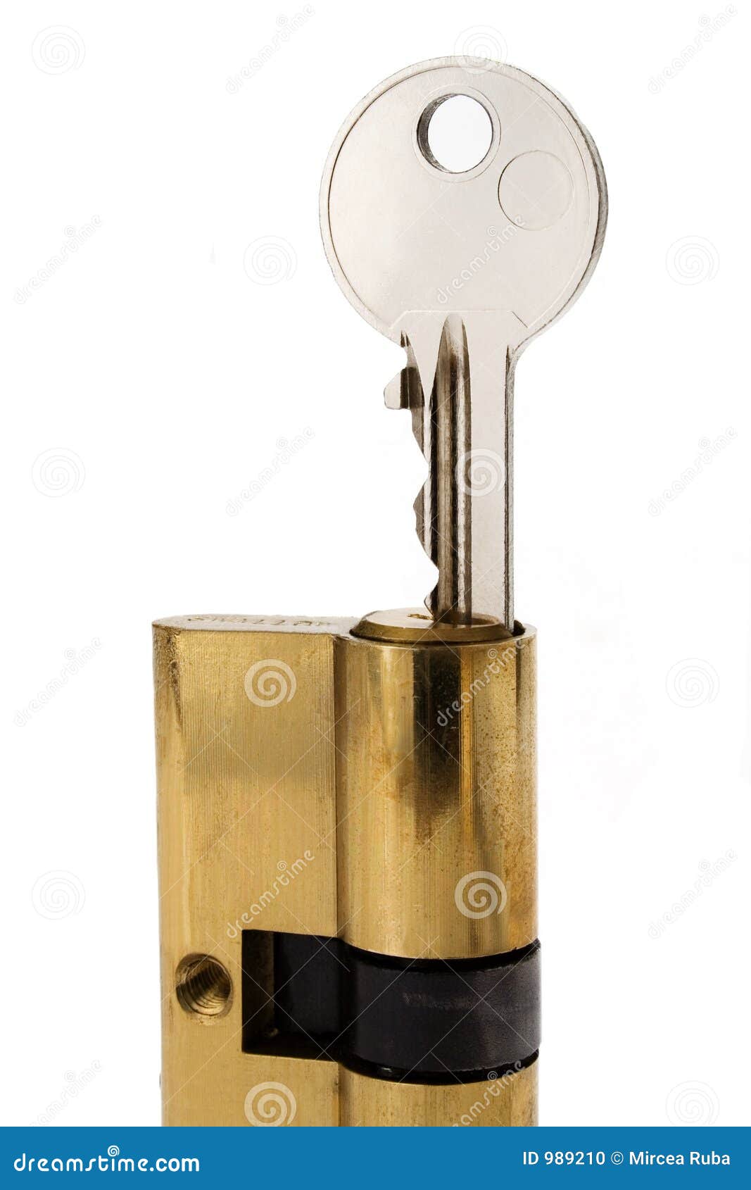 key_in_cylinder_lock