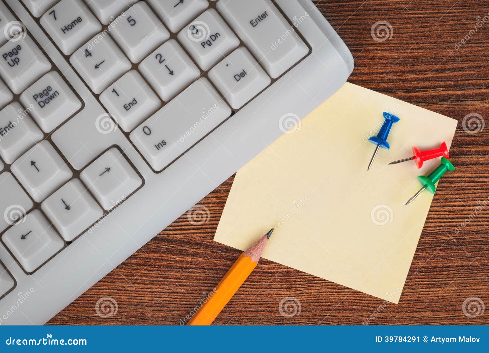 keyboard pencil sticker drawing pins office desk 39784291