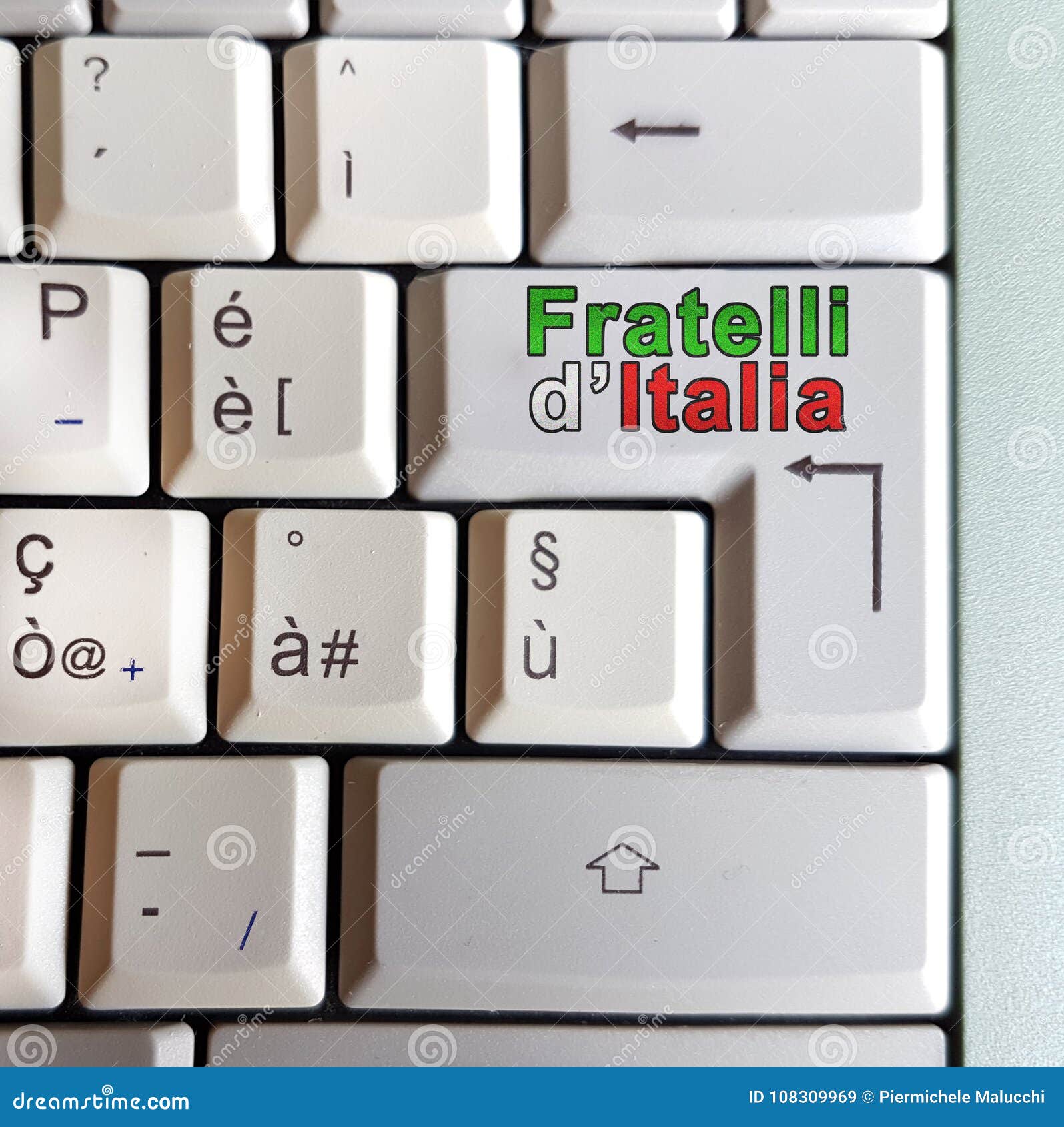 with the keyboard vote for the next elections in italy, vote fra