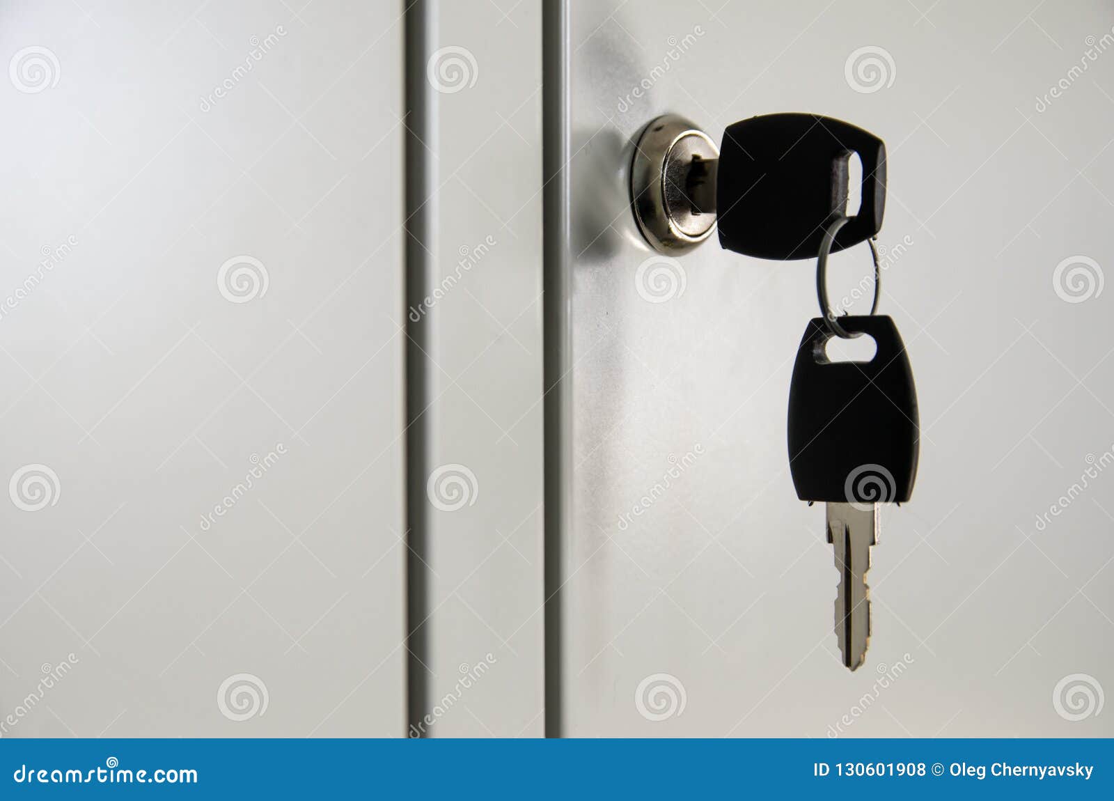 Незакрытый. Ключи от локеры. Ключ Энергомера от шкафа. Ключ от локера. Потерял ключ от шкафчика.