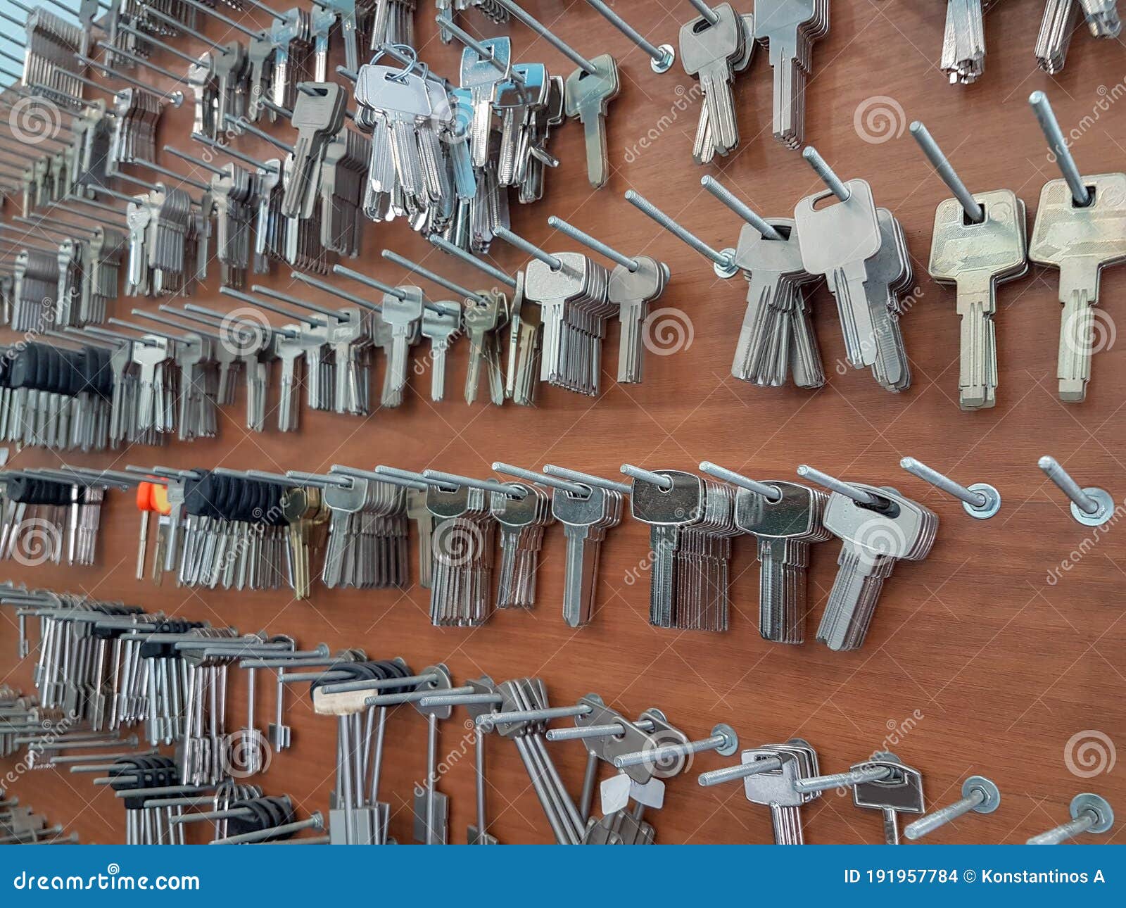 keys locksmith shelve many types