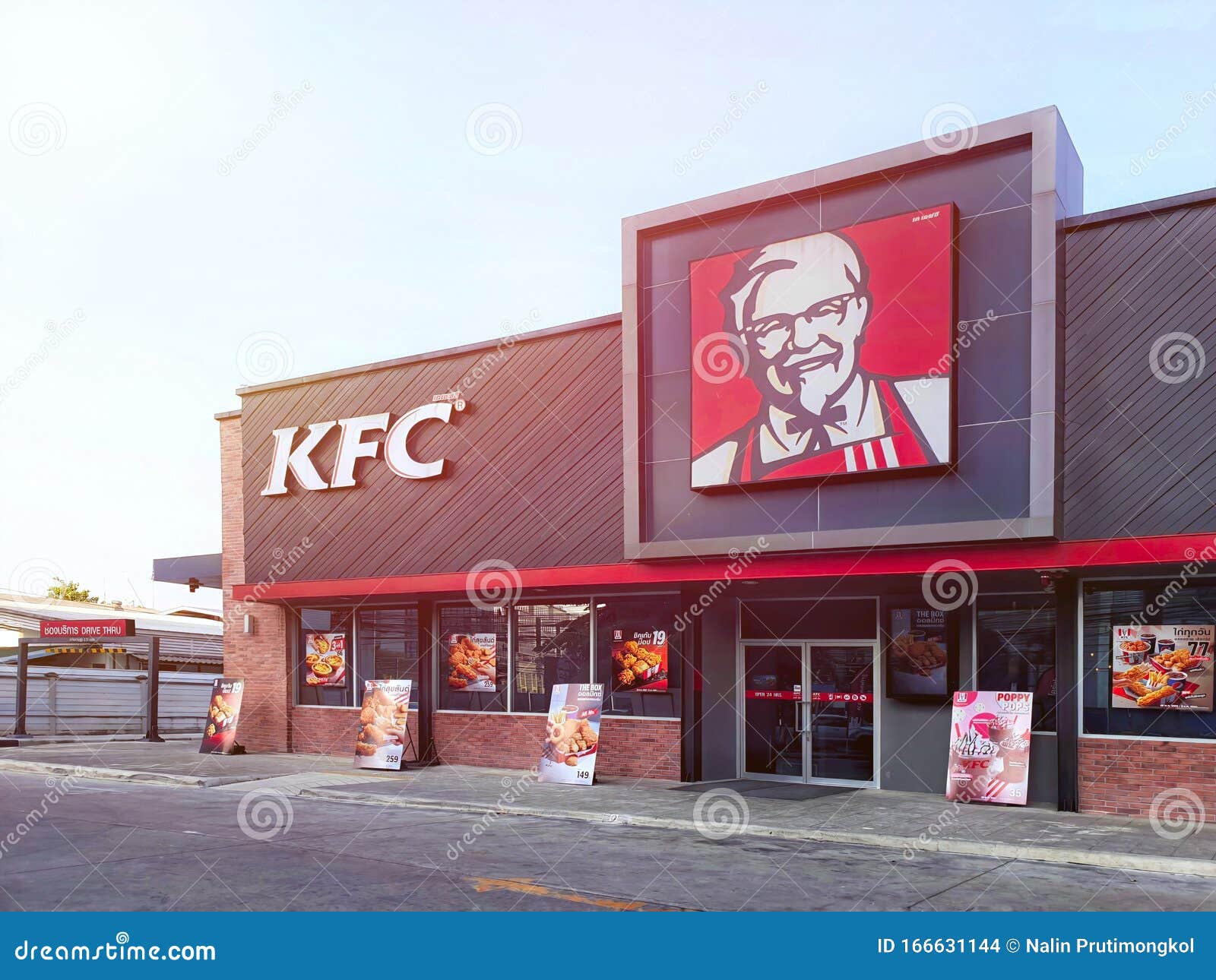 KFC drive thru editorial stock image. Image of exterior - 166631144