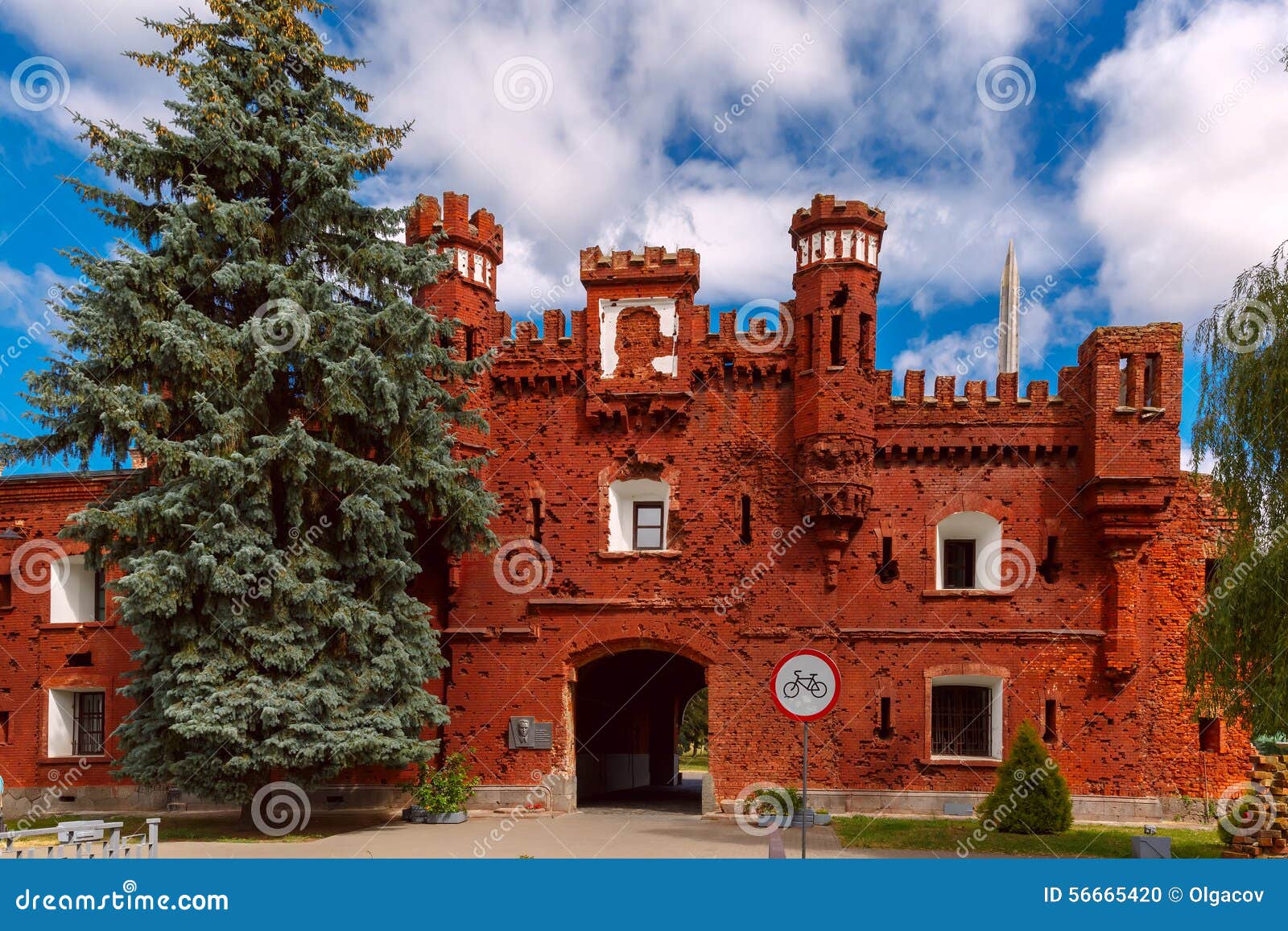 Kholm Gate of Brest Fortress at Morning, Belarus Stock Photo - Image of ...