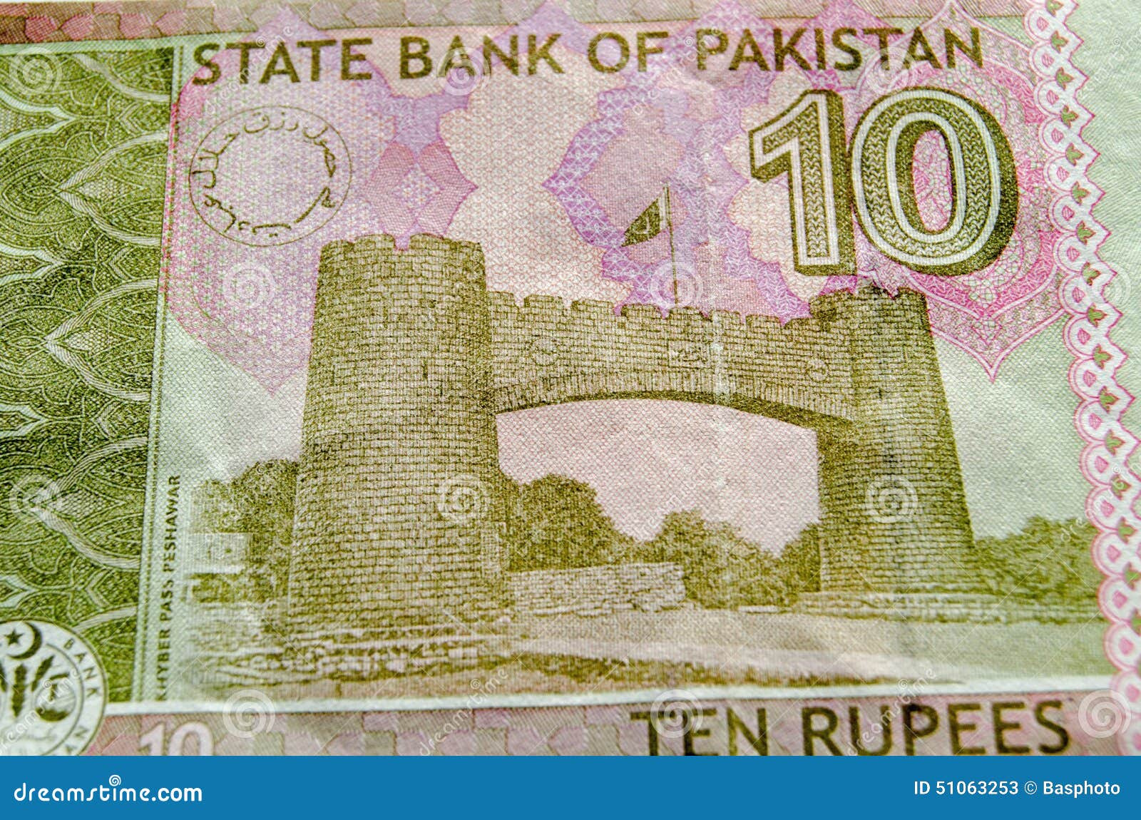 khyber pass on pakistan banknote