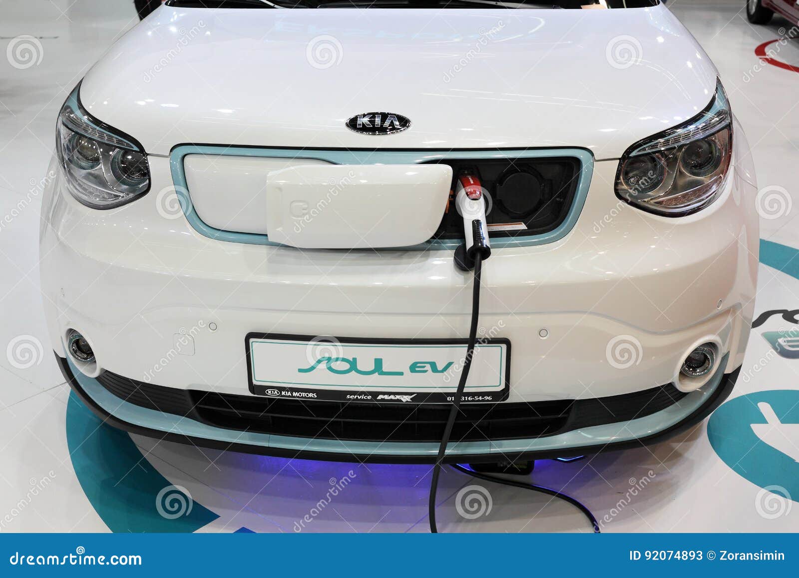 KIA Elektrisk Medeluppladdning Redaktionell Arkivfoto Bild av