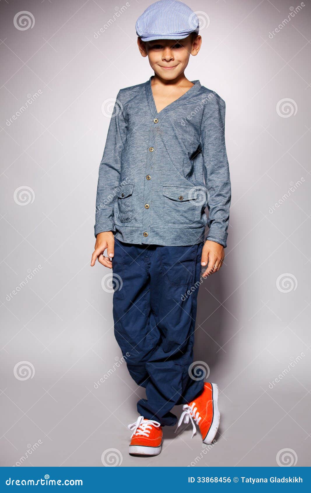 Where do you find free pictures of kid models?