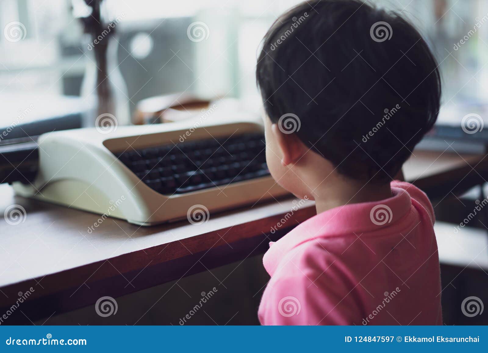 A Boy Is Typing On The Typewriter At The Coffee Cafe Stock Image