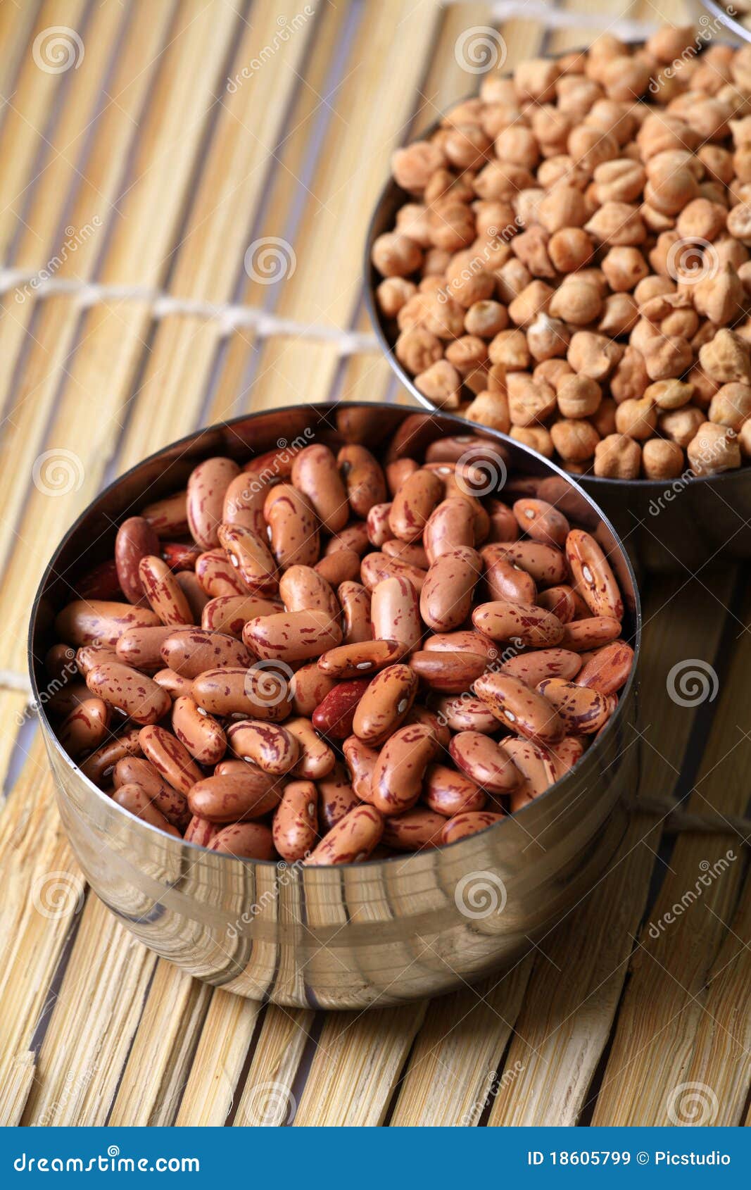 Kidney beans and grams stock image. Image of grams, natural 18605799