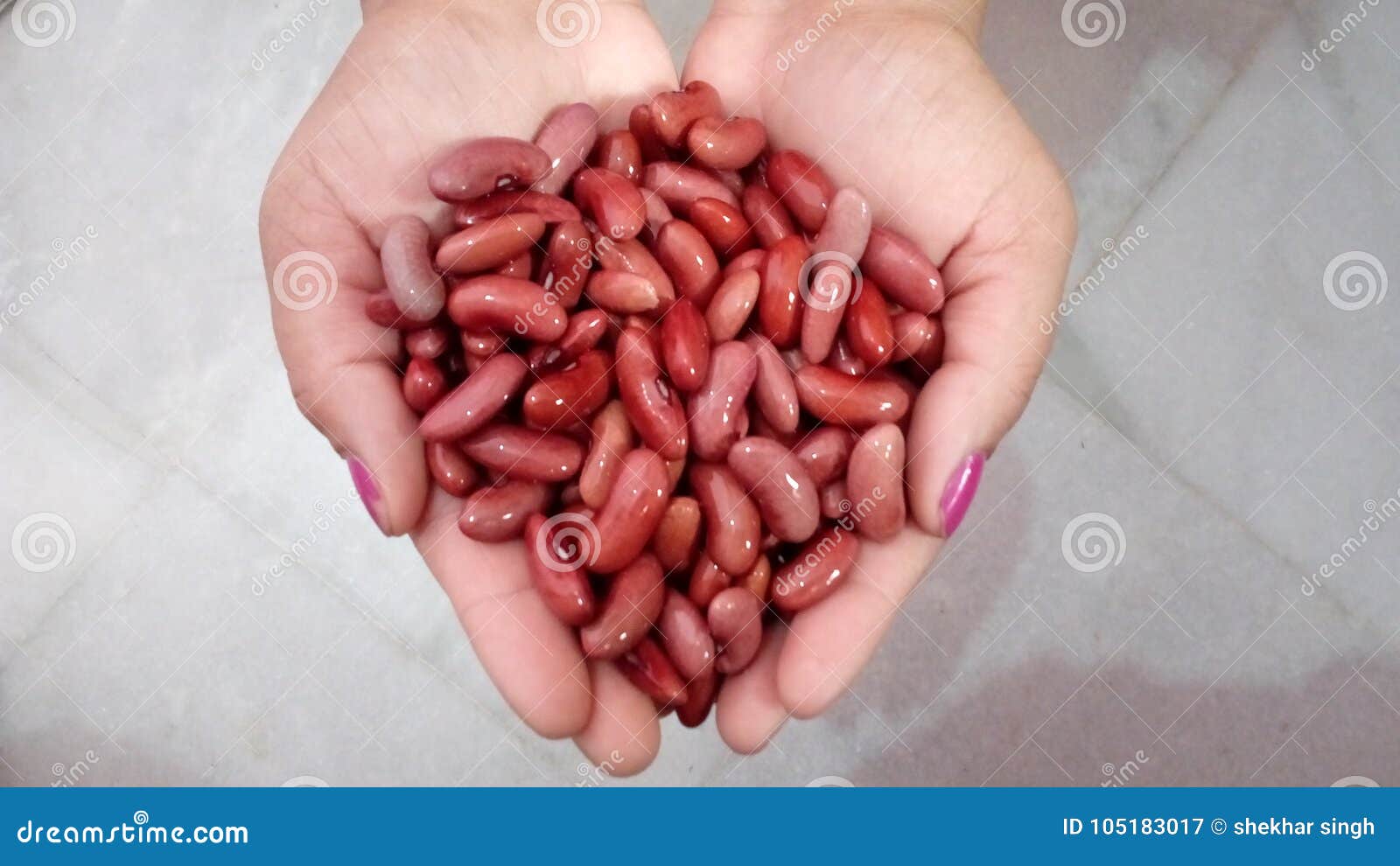 Kidney beans in hands stock image. Image of food, healthy 105183017