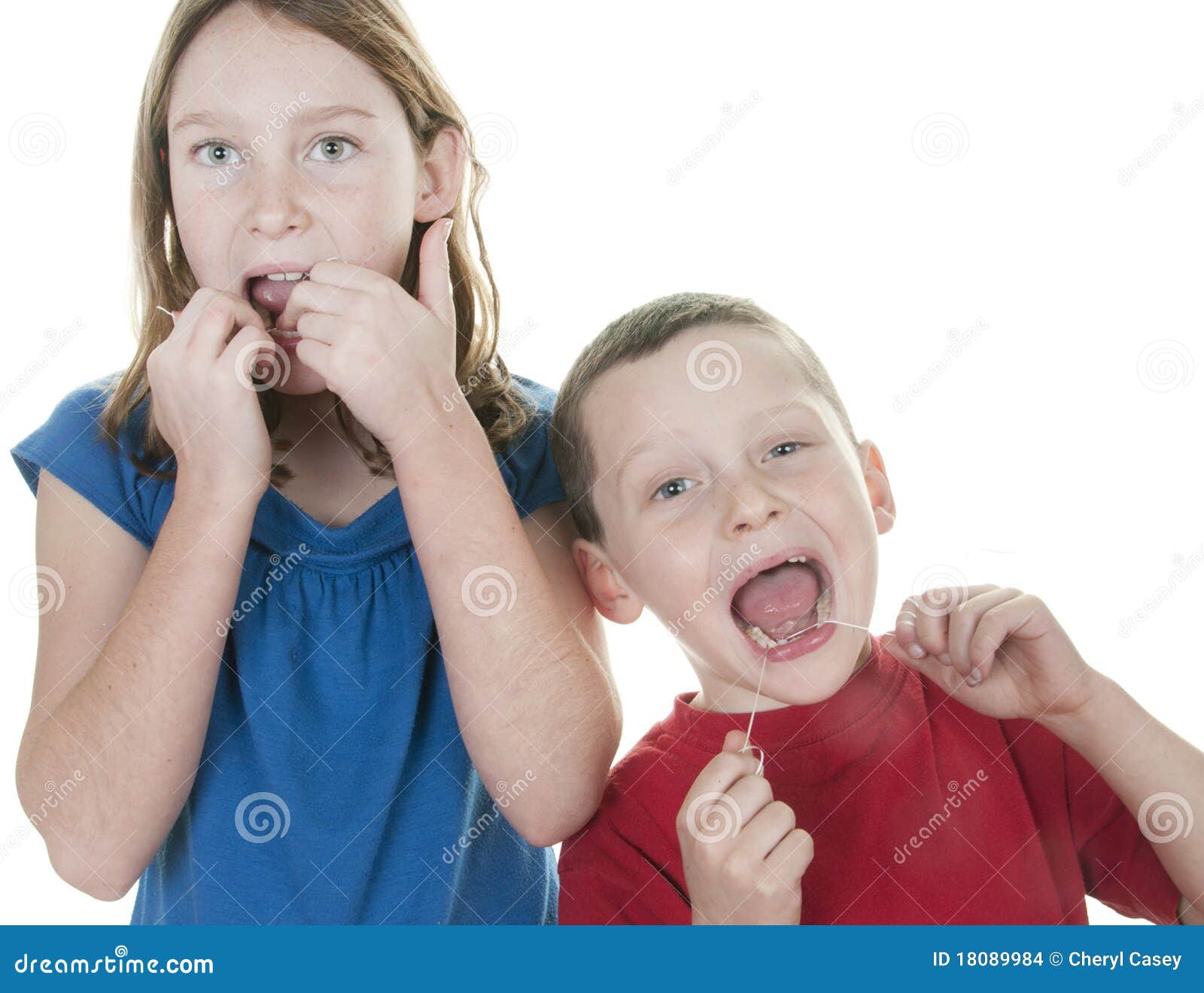 kids flossing teeth