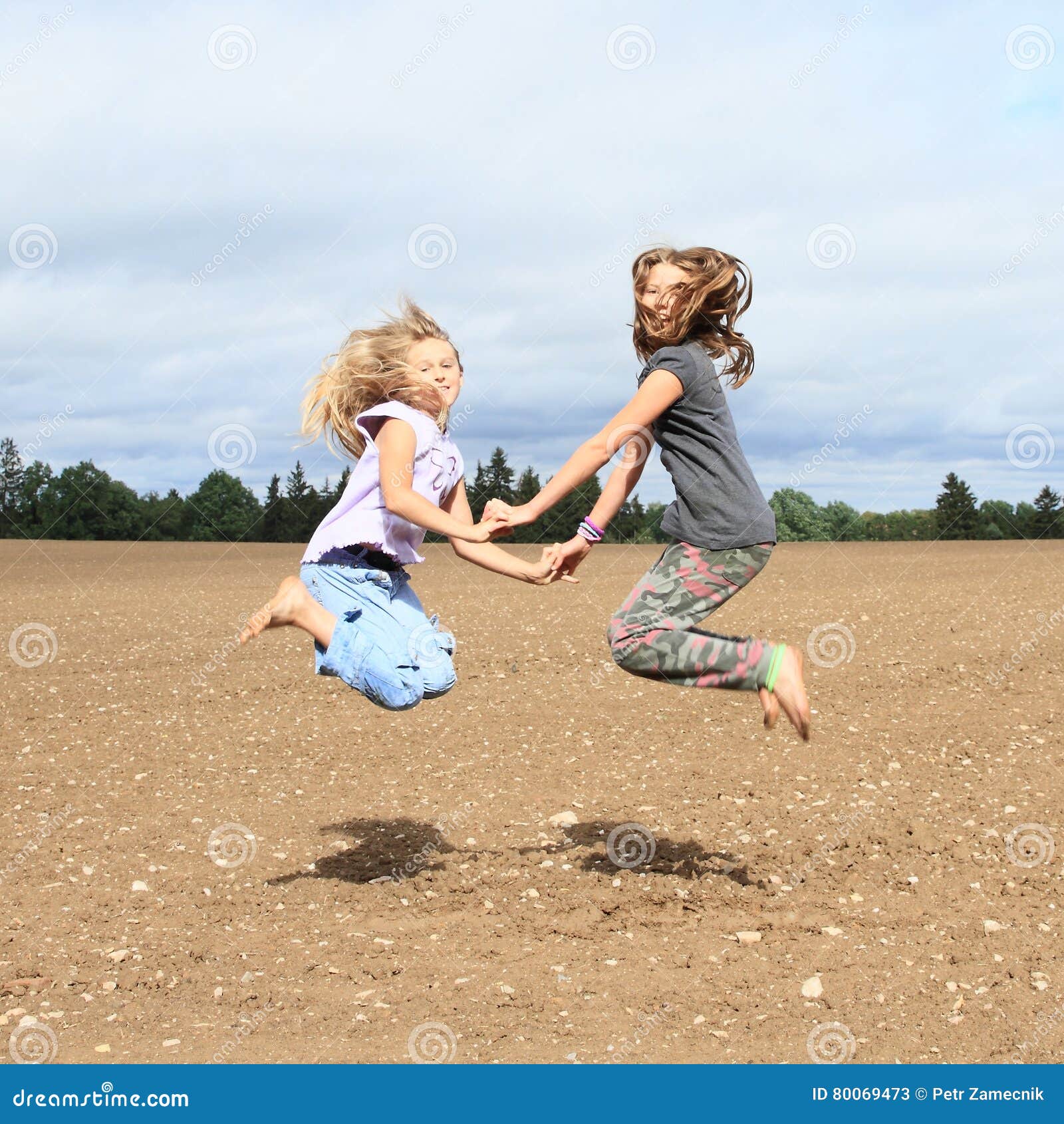 https://thumbs.dreamstime.com/z/kids-girls-jumping-field-little-hairy-barefoot-ground-muddy-80069473.jpg