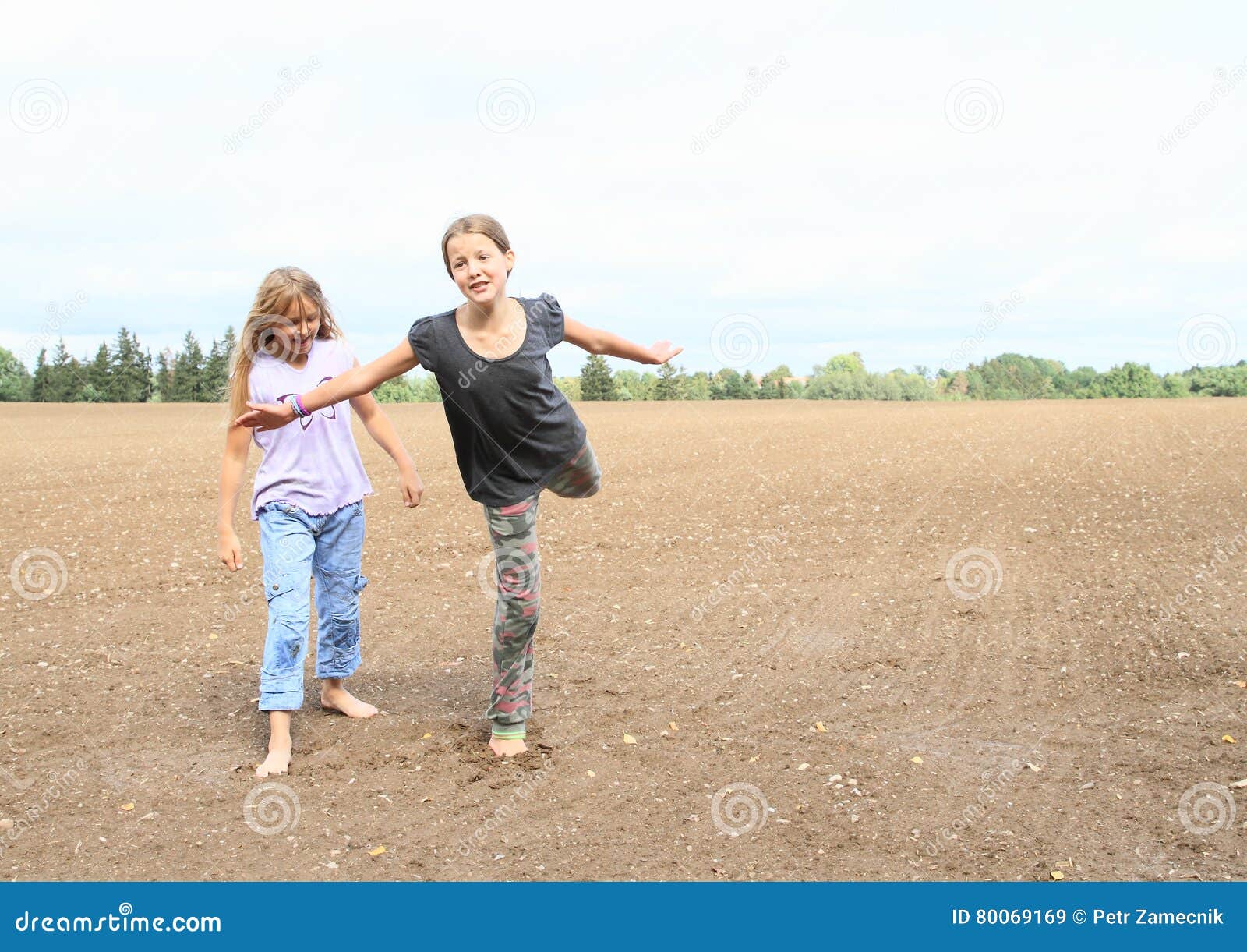 https://thumbs.dreamstime.com/z/kids-girls-standing-field-little-barefoot-ground-muddy-exercising-80069169.jpg