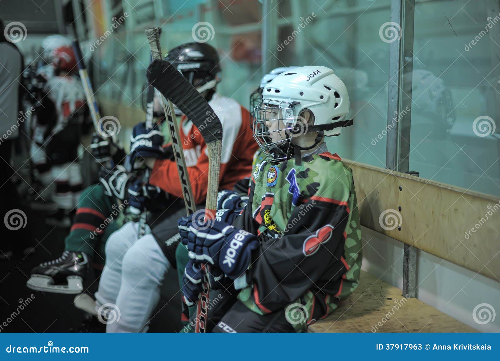 Kids hockey players editorial stock photo. Image of arena 37917963
