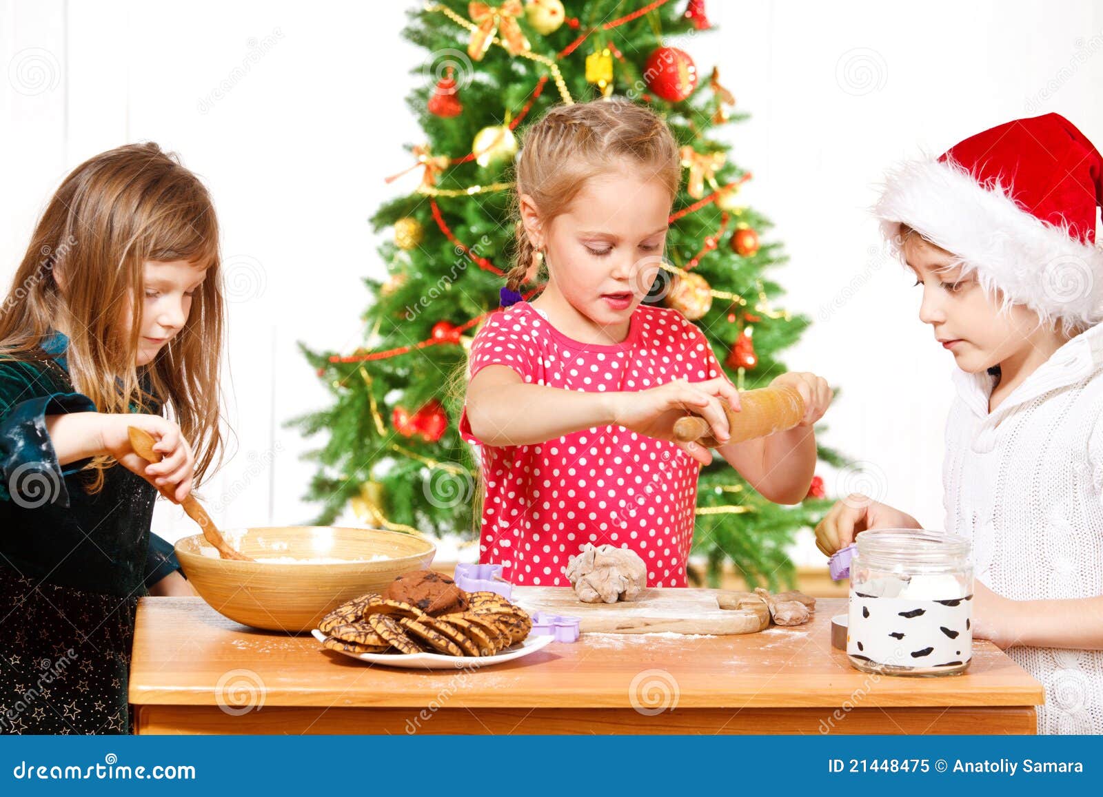 Kids Making Christmas Cookies Stock Image - Image of chocolate, happy