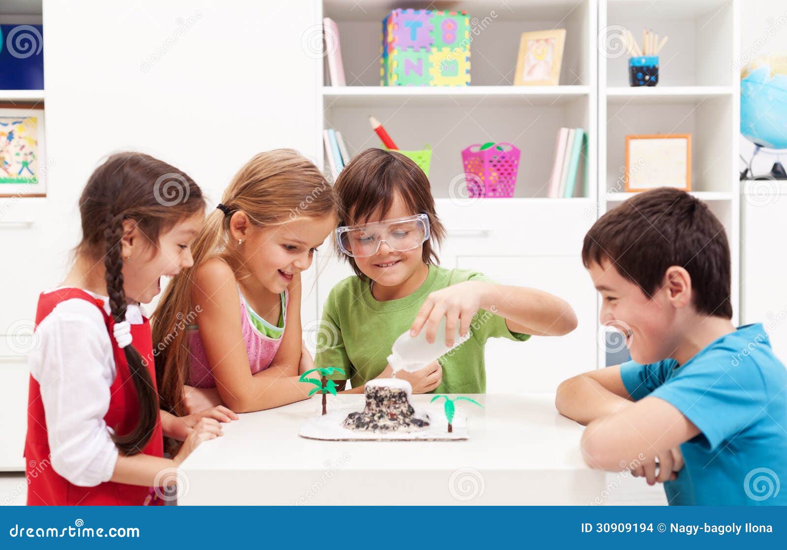 kids observing a science lab project at home