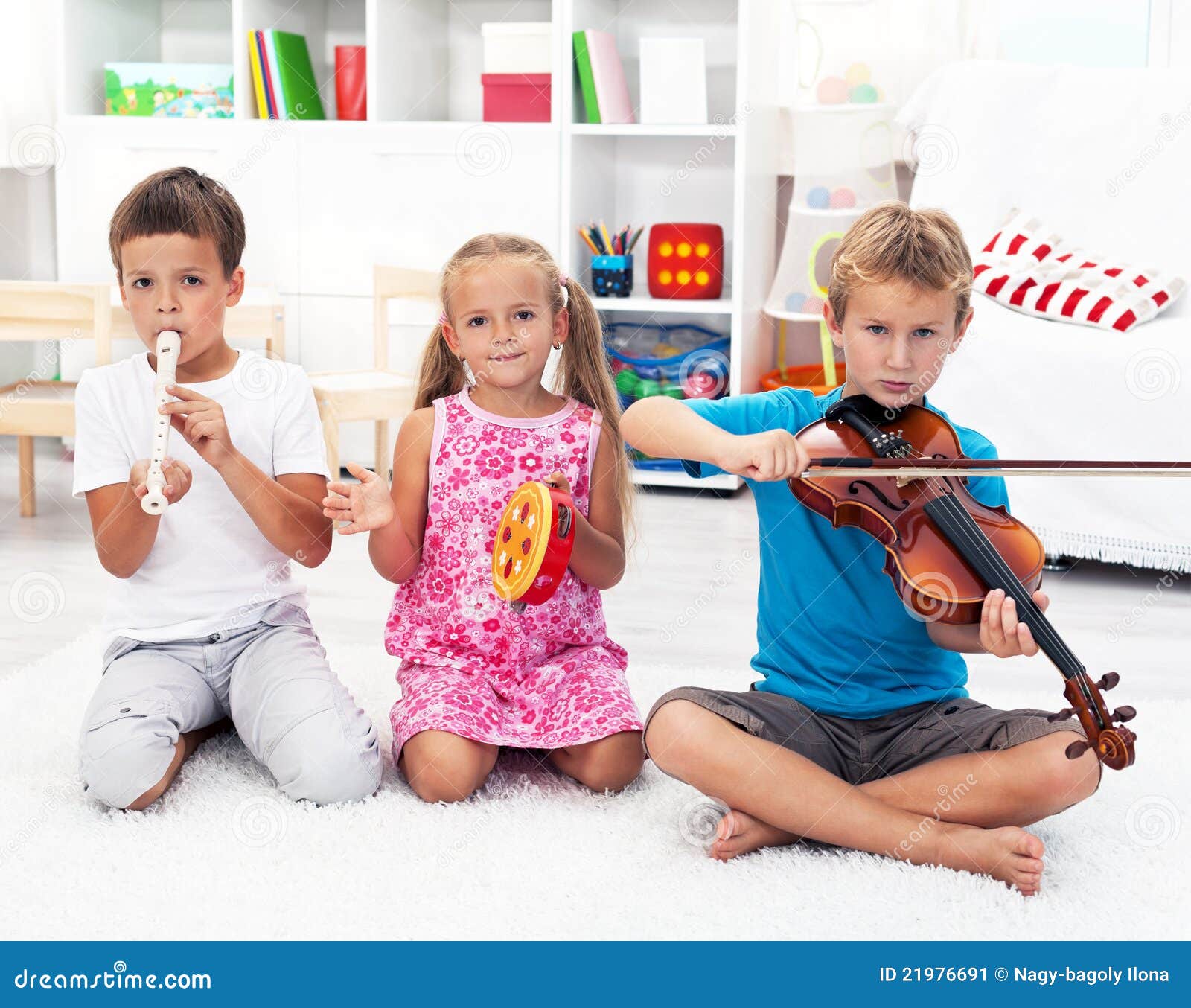 Играйте пойте о друзья. Музыкальные инструменты для детей. Музыкальные инструменты для дошкольников. Дети играющие на музыкальных инструментах. Музыкальное творчество детидети.
