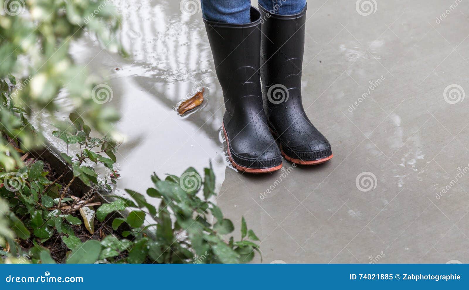 kids black rubber boots