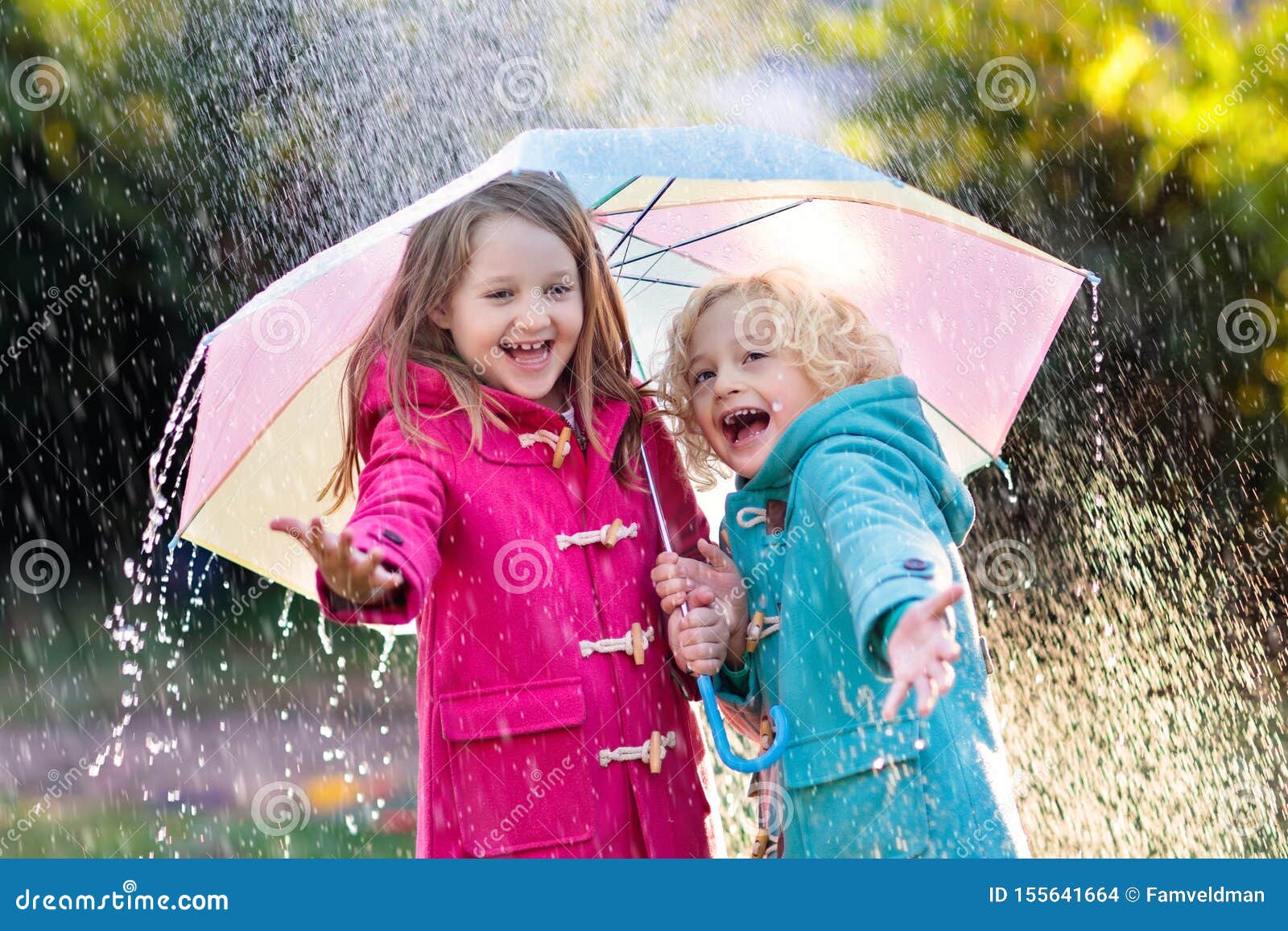 Kids playing in rain hi-res stock photography and images - Alamy