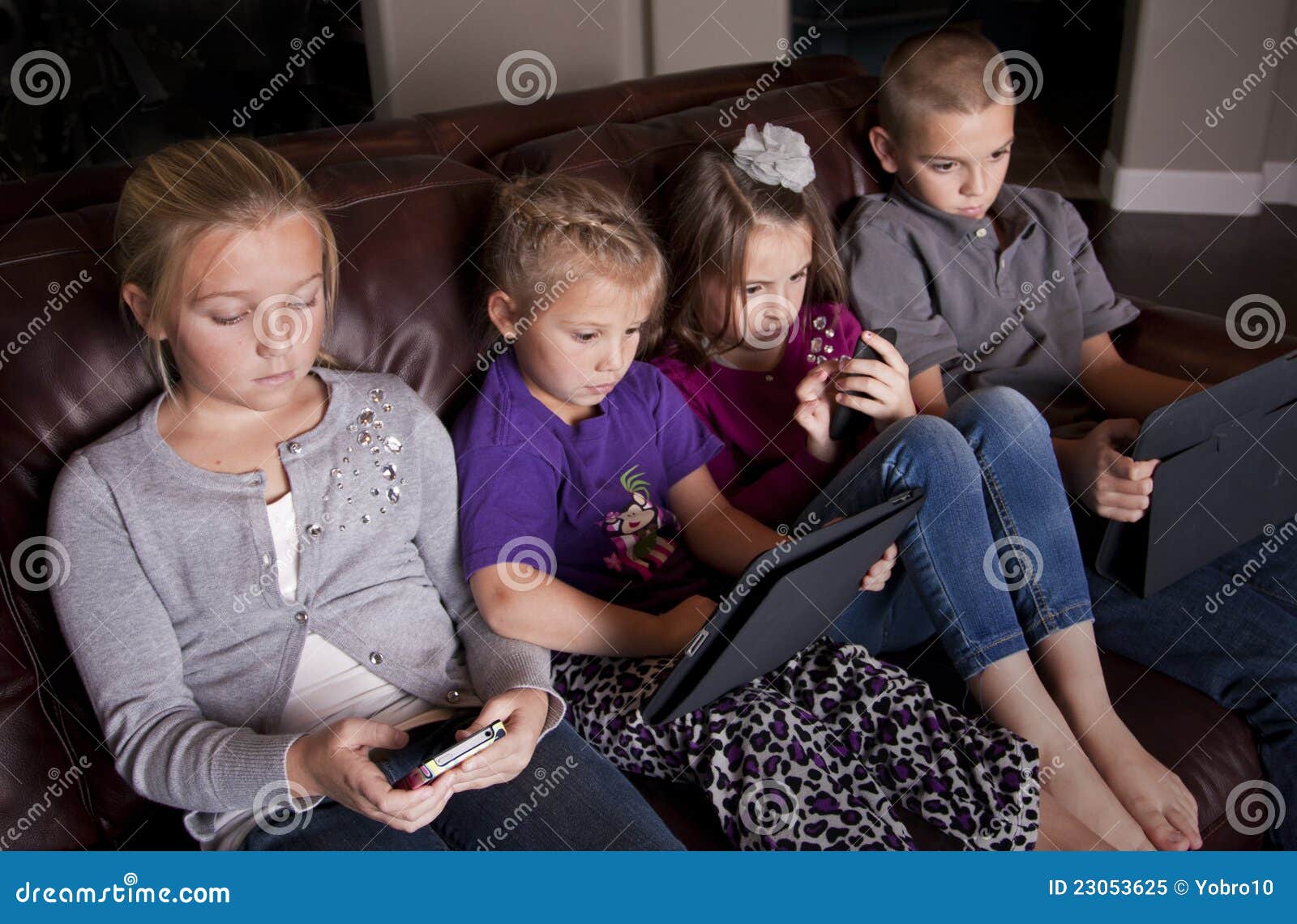 kids using mobile devices