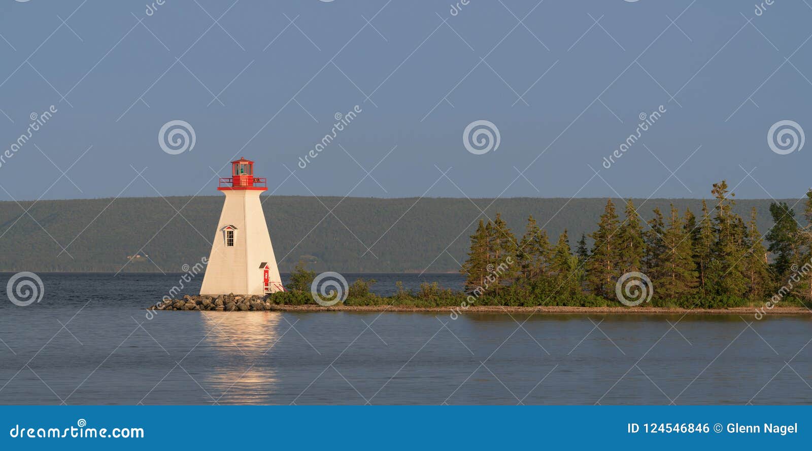 kidston island lighthouse at dusk