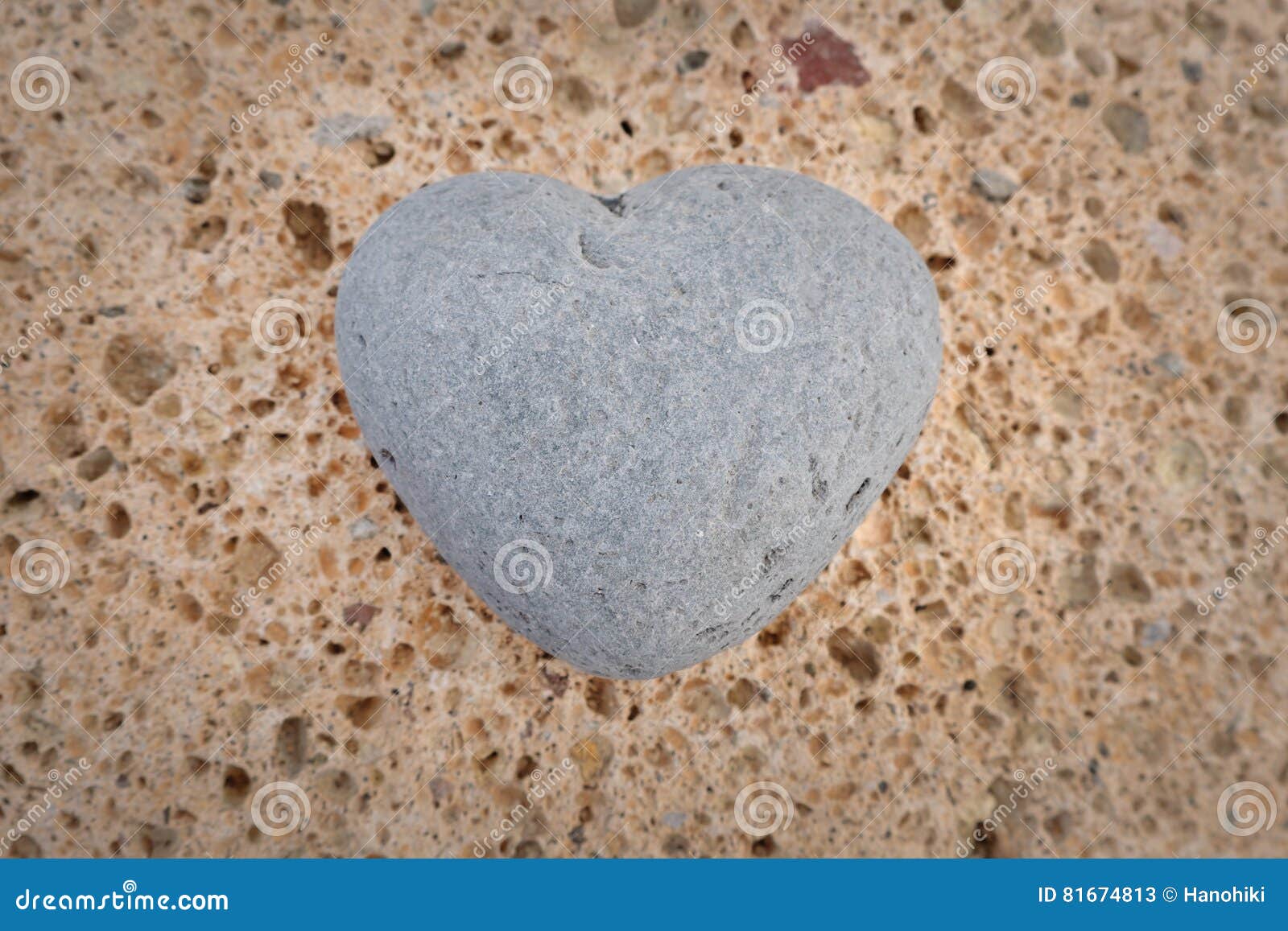Stone shape. Камень в форме сердца. Камушек в форме сердечка. Сердце Стоун. Камень Шейп.