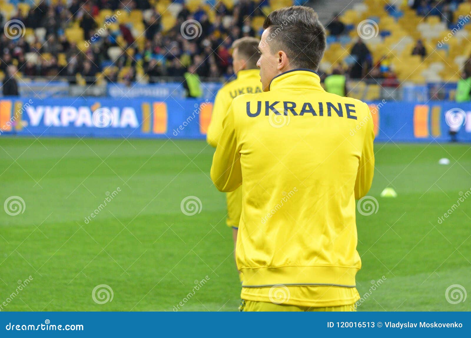 KIEV, UCRANIA - 9 de octubre de 2017: Yevgen Konoplyanka durante el partido de calificación de Europa del mundial 2018 de la FIFA entre el equipo nacional de Ucrania contra el equipo nacional de Croacia, Ucrania