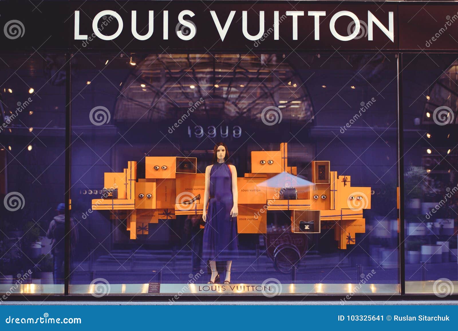 Shop Window Of Louis Vuitton Editorial Photo - Image of light, louis: 103325641