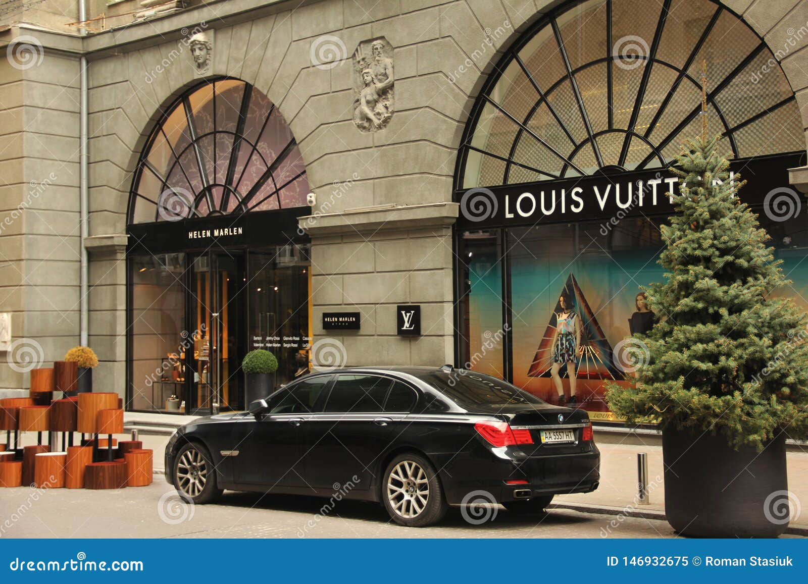 Kiev, Ukraine - May 3, 2019: BMW 7 Near the Louis Vuitton Clothing Store  Editorial Image - Image of driver, chrome: 146932675